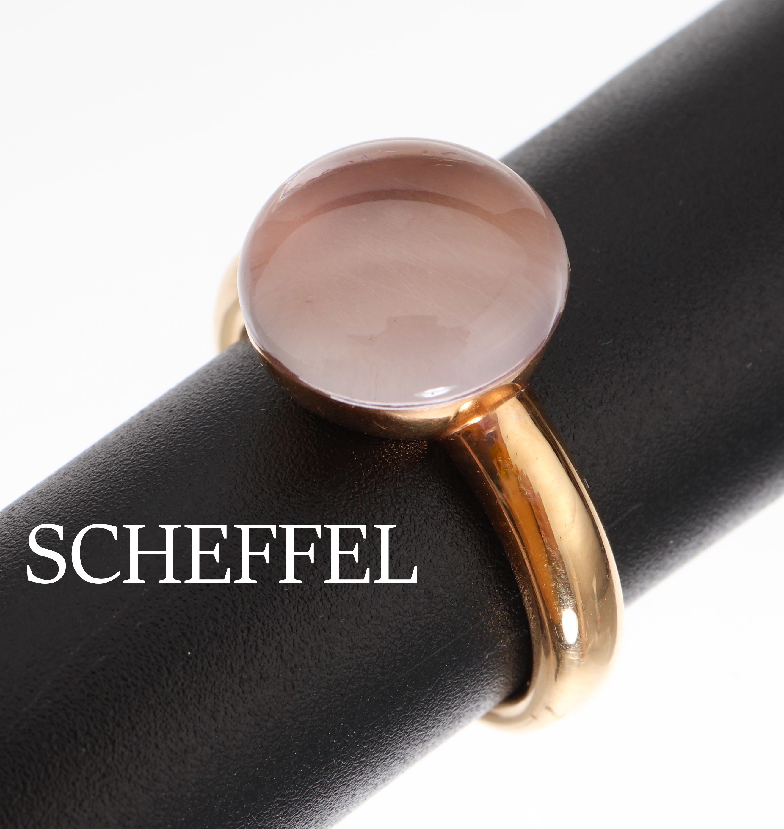 18 kt Gold SCHEFFEL Rosenquarz-Ring, GG 750/000, runder Rosenquarz-Cabochon ca. 6.12 ct, RW 55, ca. 9.2 g