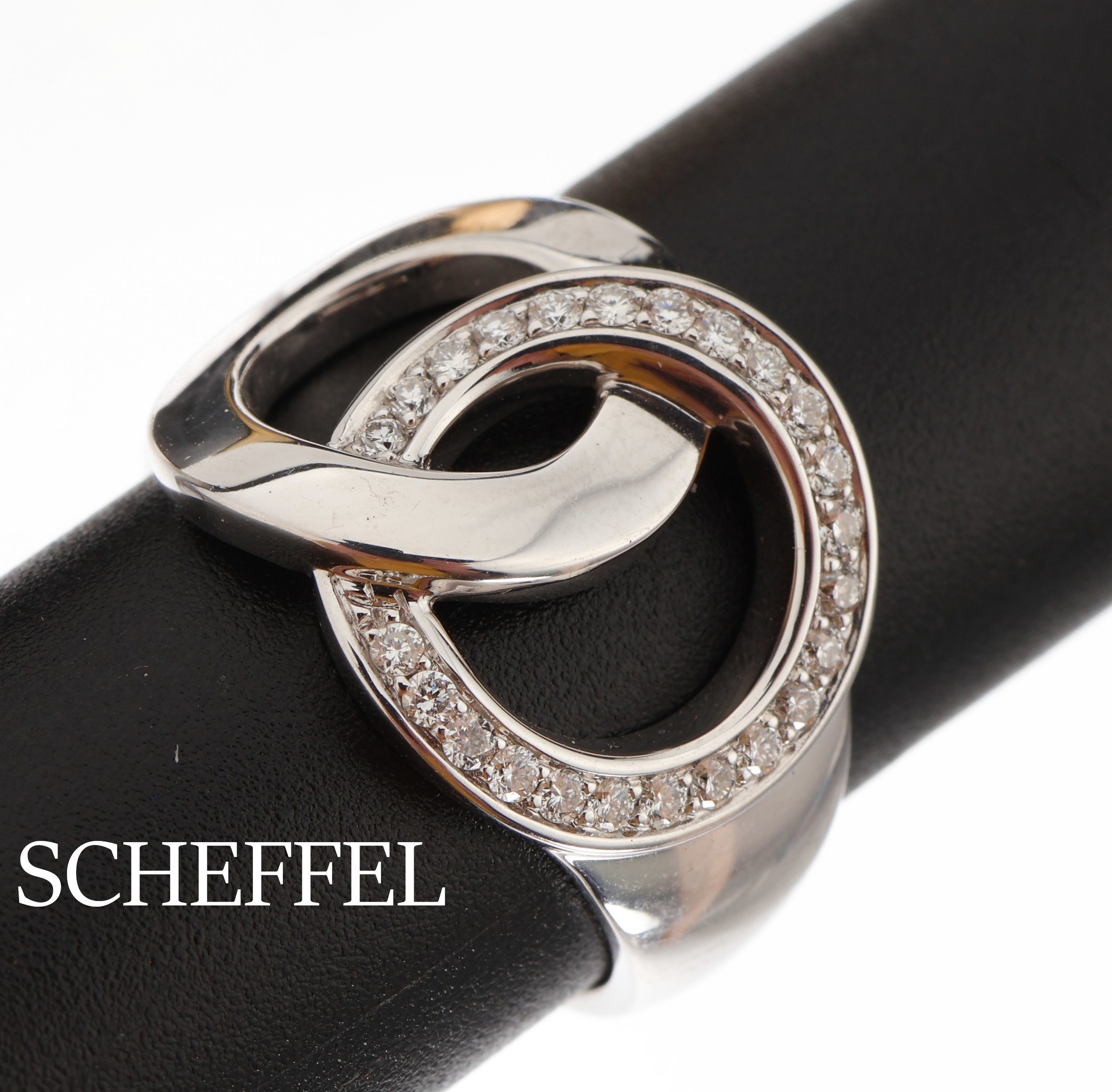 18 kt Gold SCHEFFEL Brillant-Ring, WG 750/000, 24 Brillanten zus. ca. 0.26 ct feinesWeiß/vs, RW 57, ca. 9.3 g