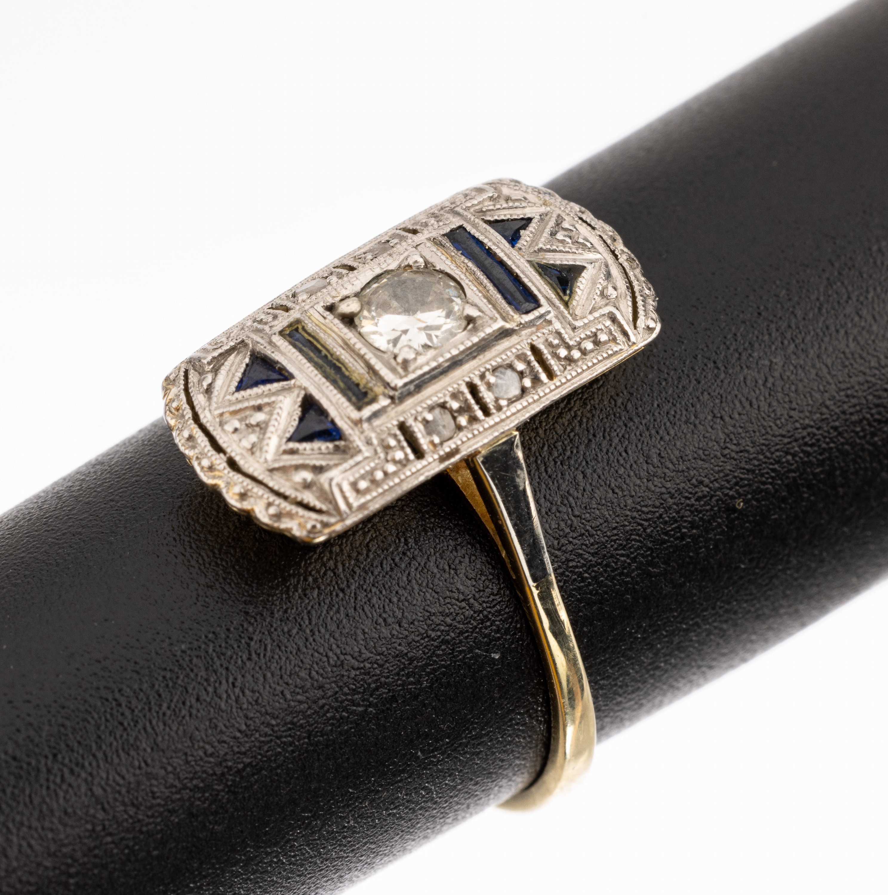 14 kt Gold Diamant-Saphir-Ring, um 1920, GG585/000, 1 Altschliffdiamant ca. 0.15 ct l.get.Weiss/si, 6 kl. eingeschliffene Saphire, RW 52, ca. 2.2 g