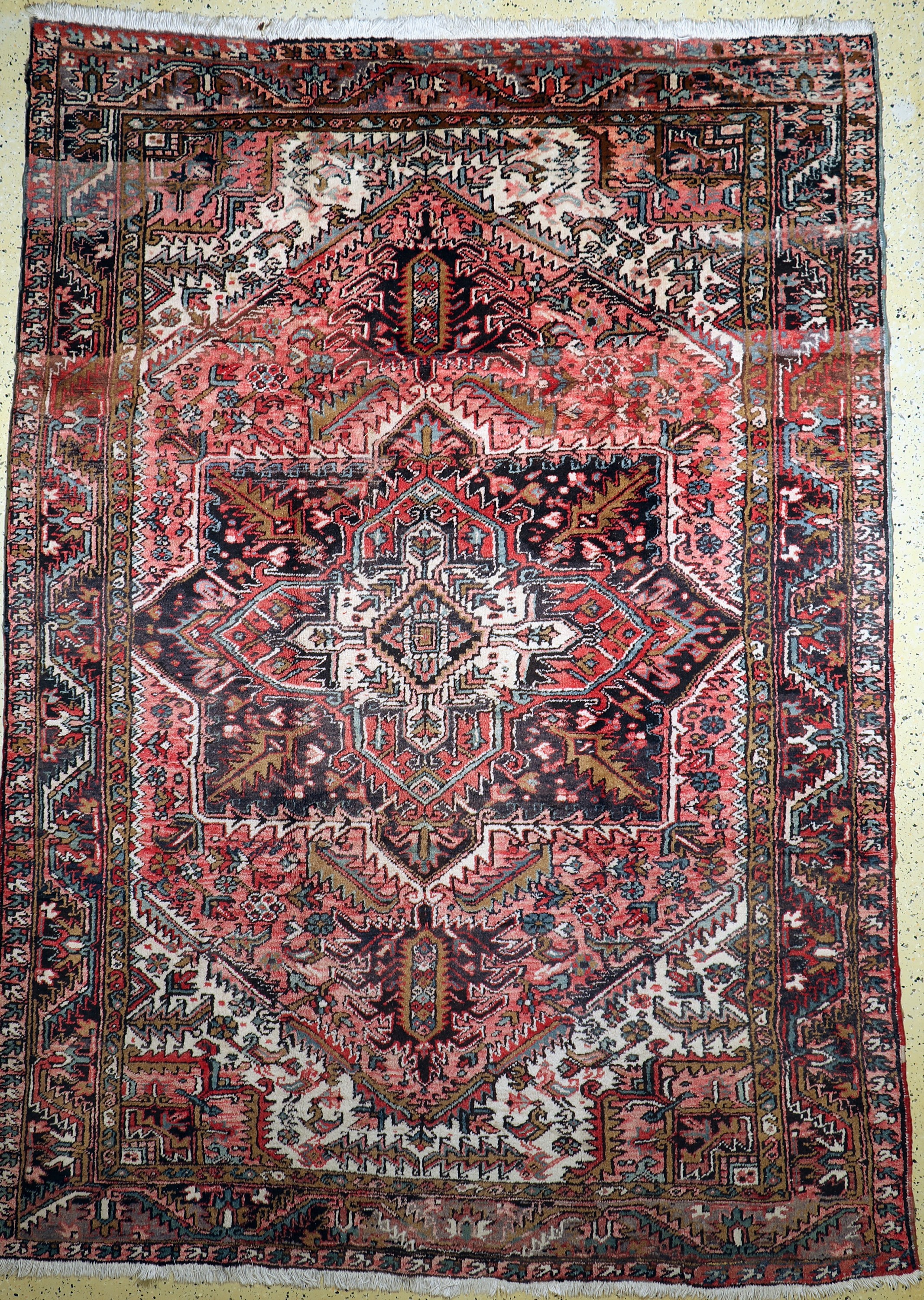 Heriz alt, Persien, Mitte 20.Jhd, Wolle aufBaumwolle, ca. 324 x 230 cm, verblasst, EHZ: 2-3