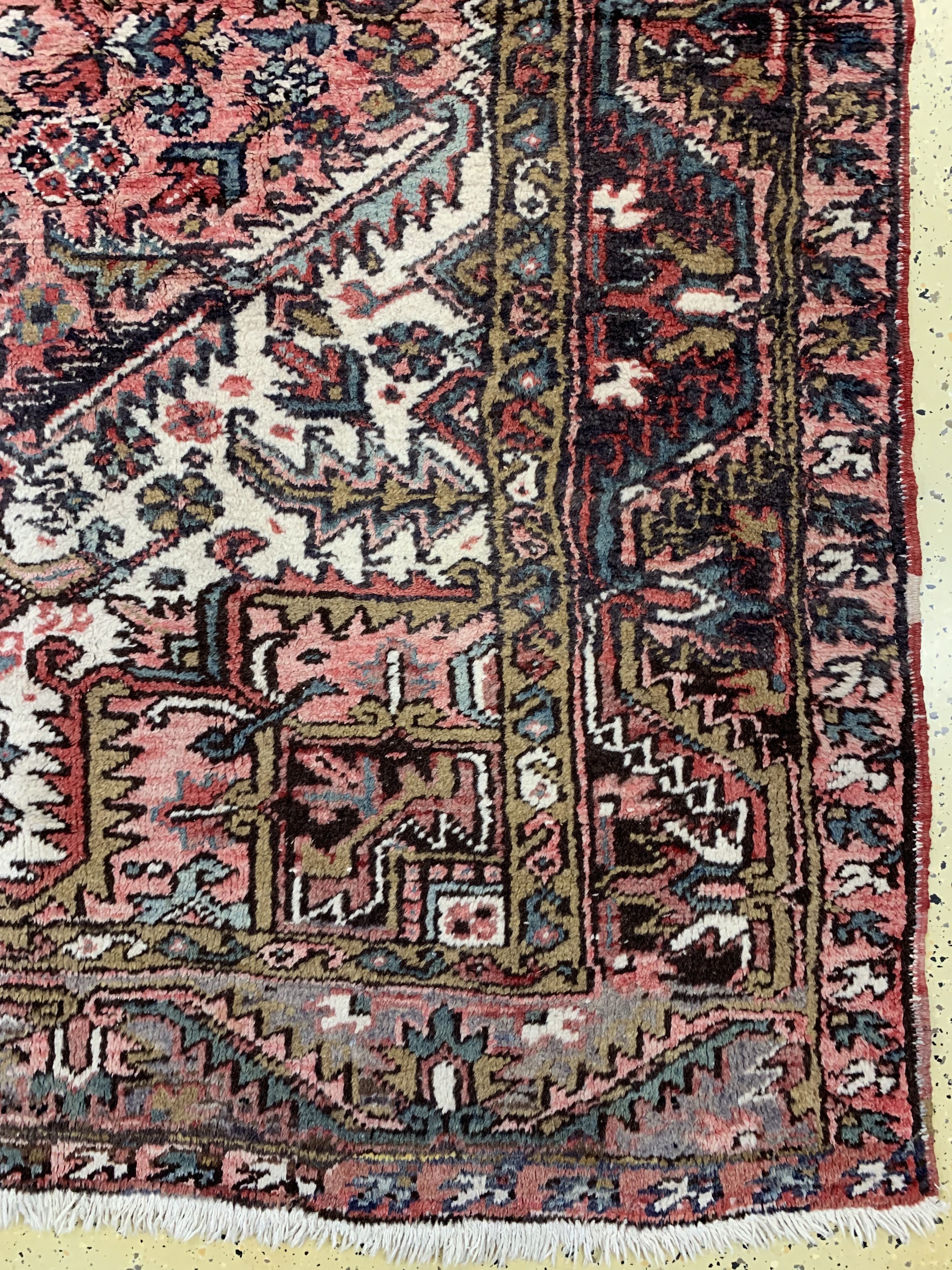 Detail a: Heriz alt, Persien, Mitte 20.Jhd, Wolle aufBaumwolle, ca. 324 x 230 cm, verblasst, EHZ: 2-3