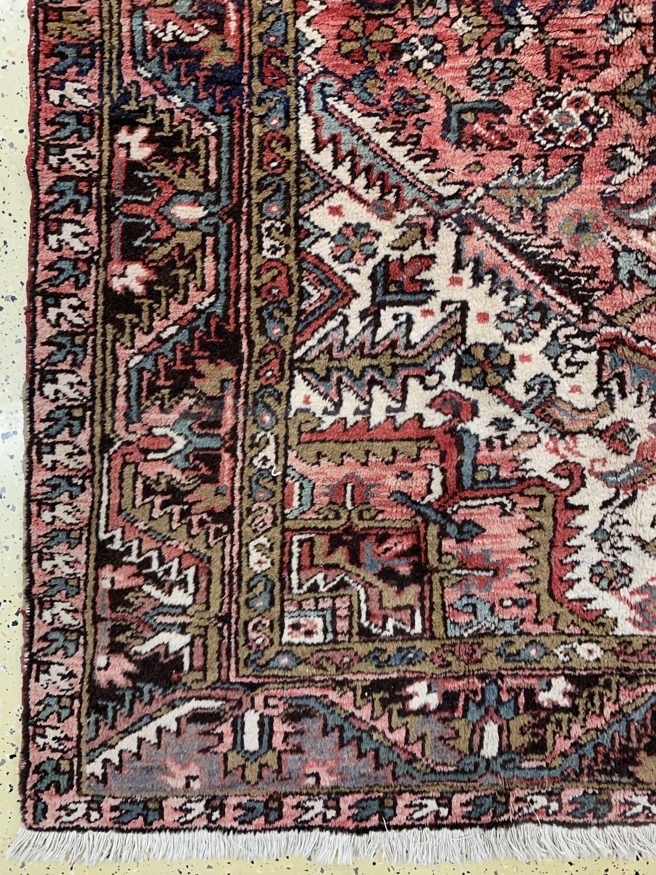Detail b: Heriz alt, Persien, Mitte 20.Jhd, Wolle aufBaumwolle, ca. 324 x 230 cm, verblasst, EHZ: 2-3