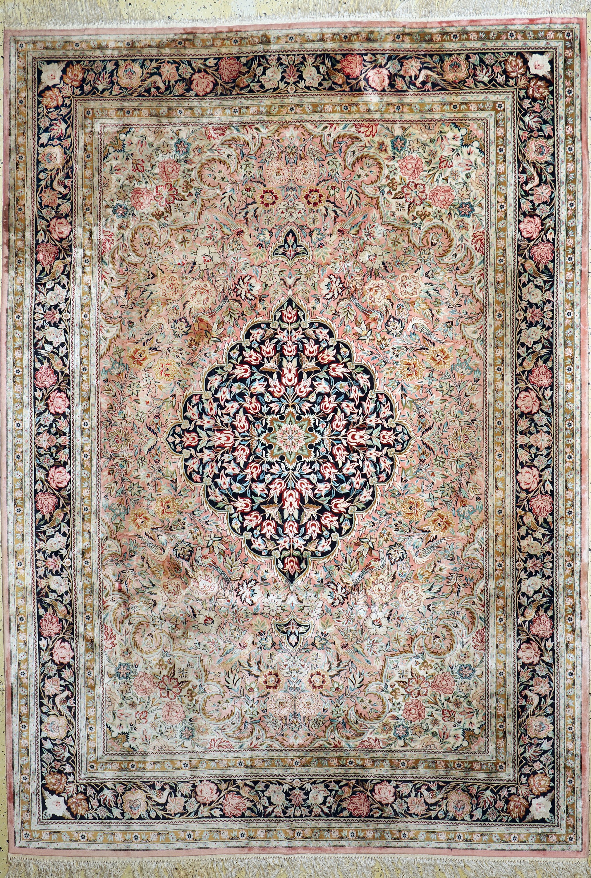 China Seide, Ende 20.Jhd, Seide auf Baumwolle, ca. 308 x 209 cm, EHZ: 2(Stark verschmutzt)
