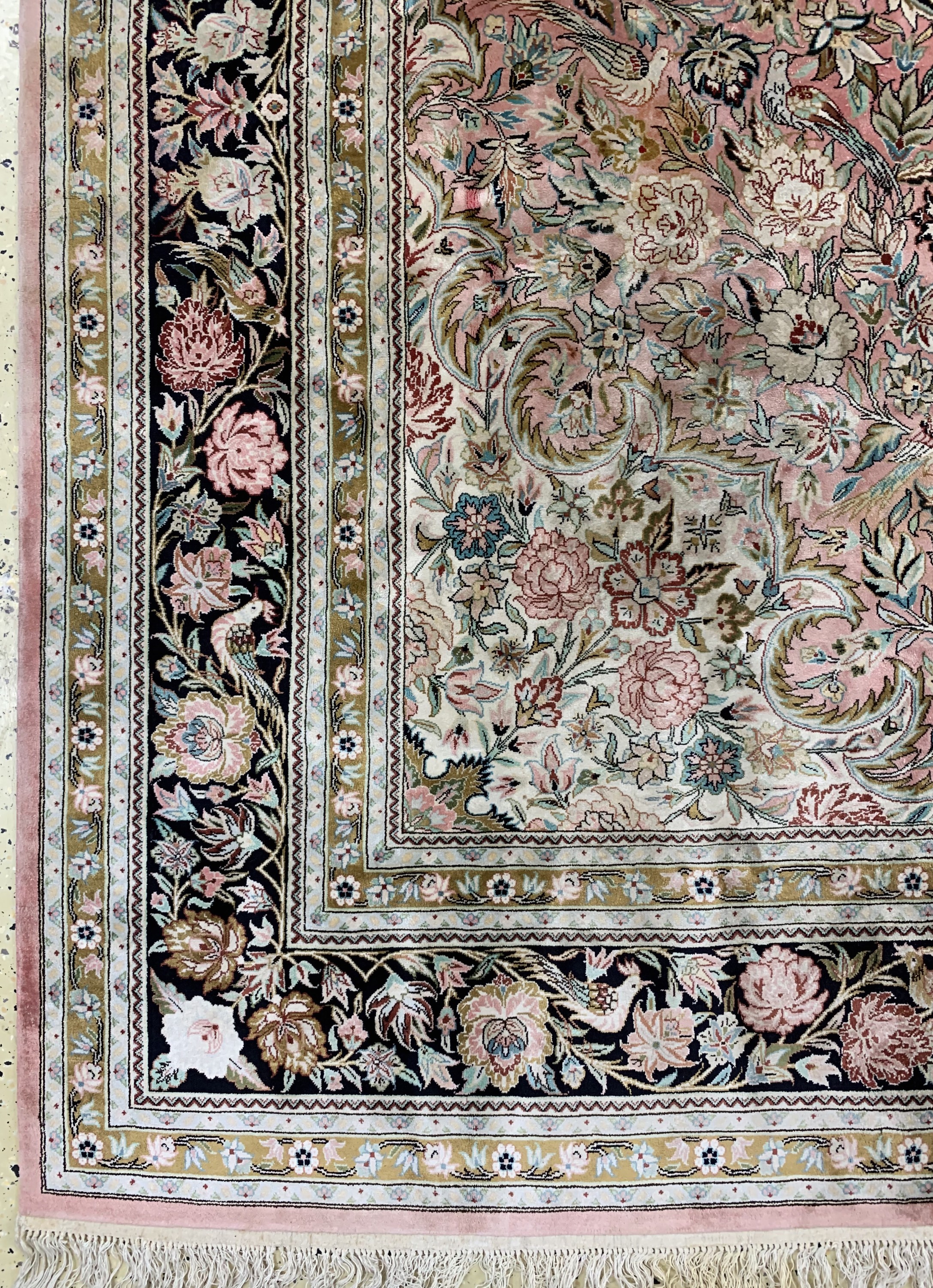 Detail b: China Seide, Ende 20.Jhd, Seide auf Baumwolle, ca. 308 x 209 cm, EHZ: 2(Stark verschmutzt)