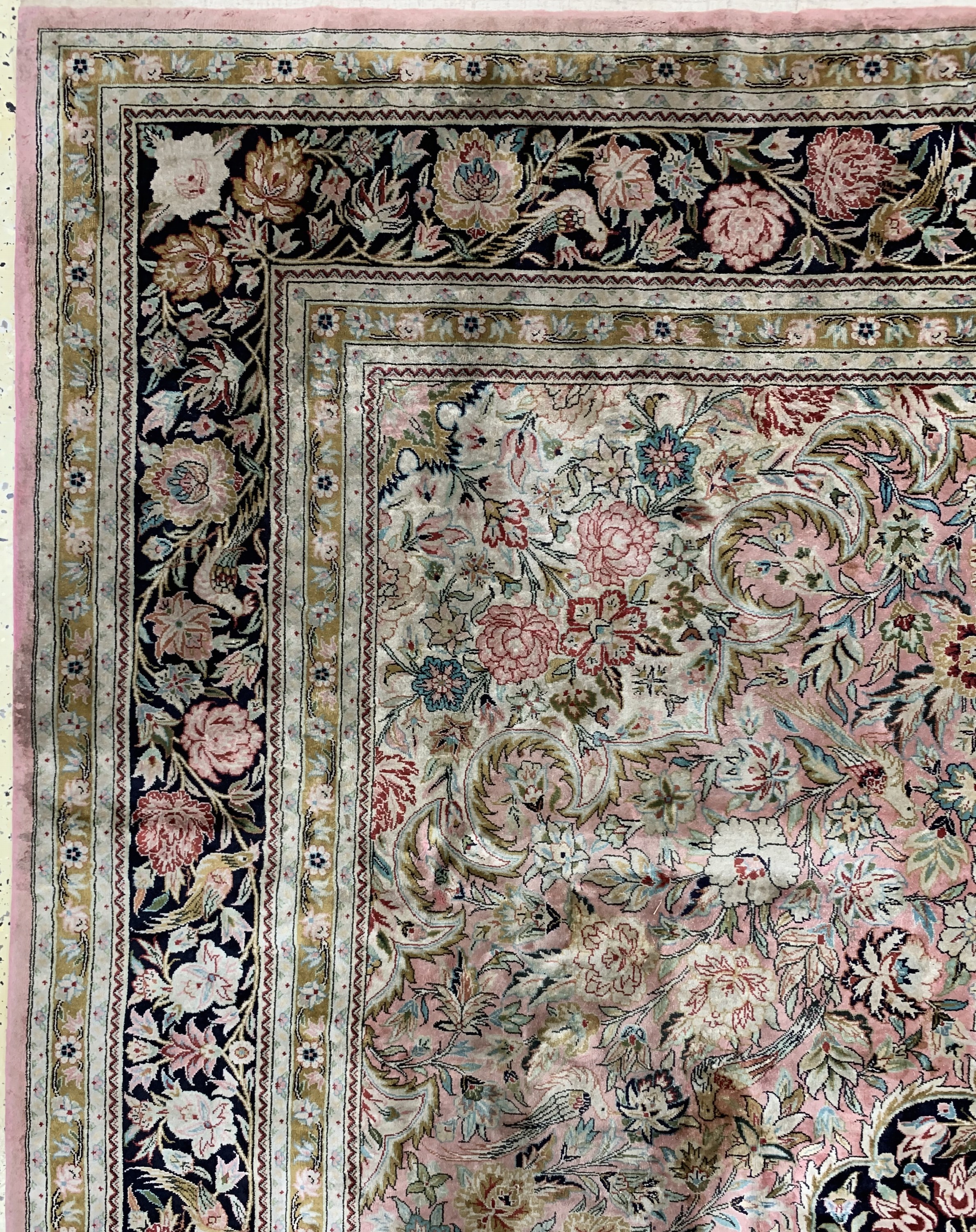 Detail d: China Seide, Ende 20.Jhd, Seide auf Baumwolle, ca. 308 x 209 cm, EHZ: 2(Stark verschmutzt)
