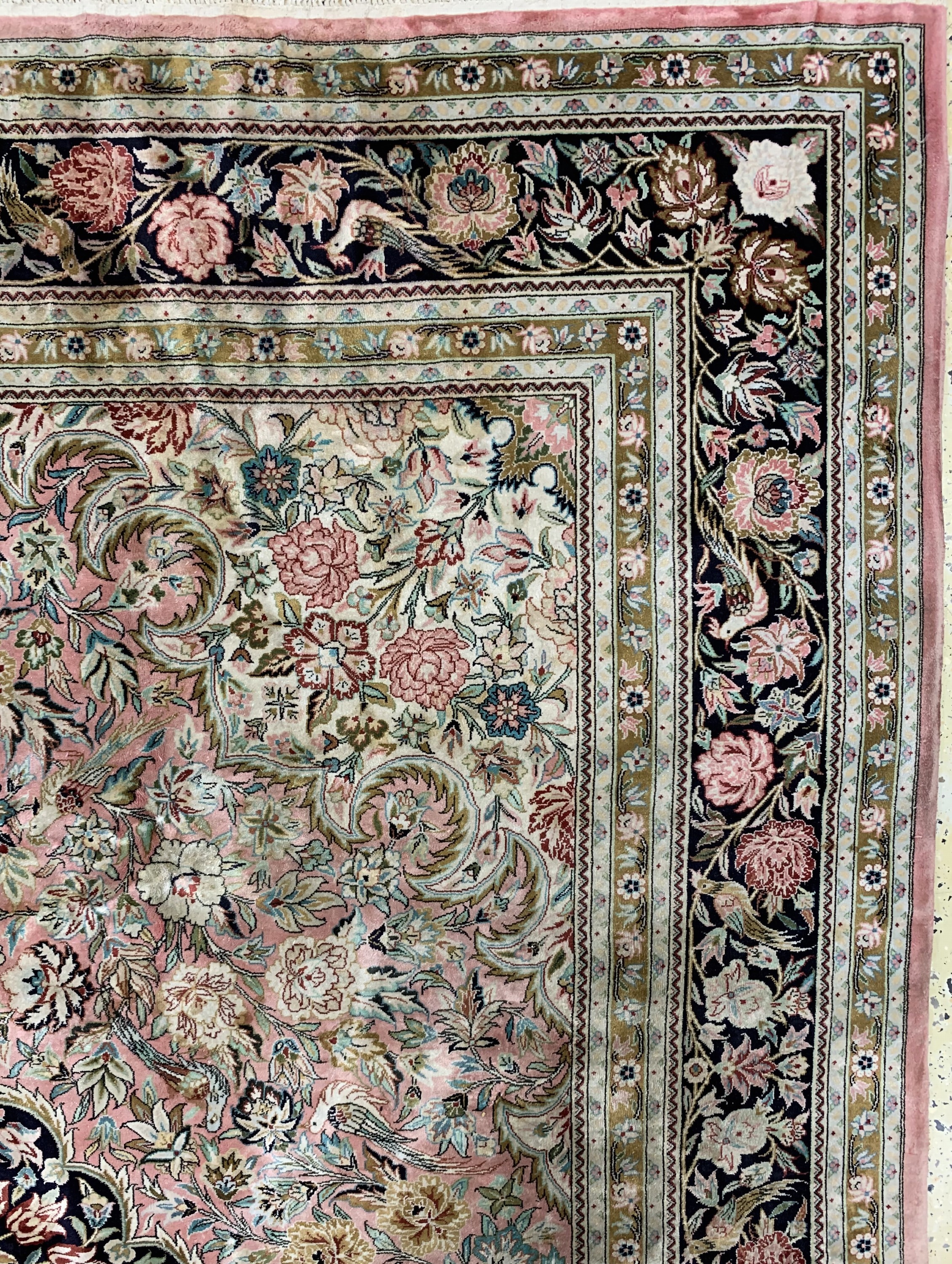 Detail e: China Seide, Ende 20.Jhd, Seide auf Baumwolle, ca. 308 x 209 cm, EHZ: 2(Stark verschmutzt)