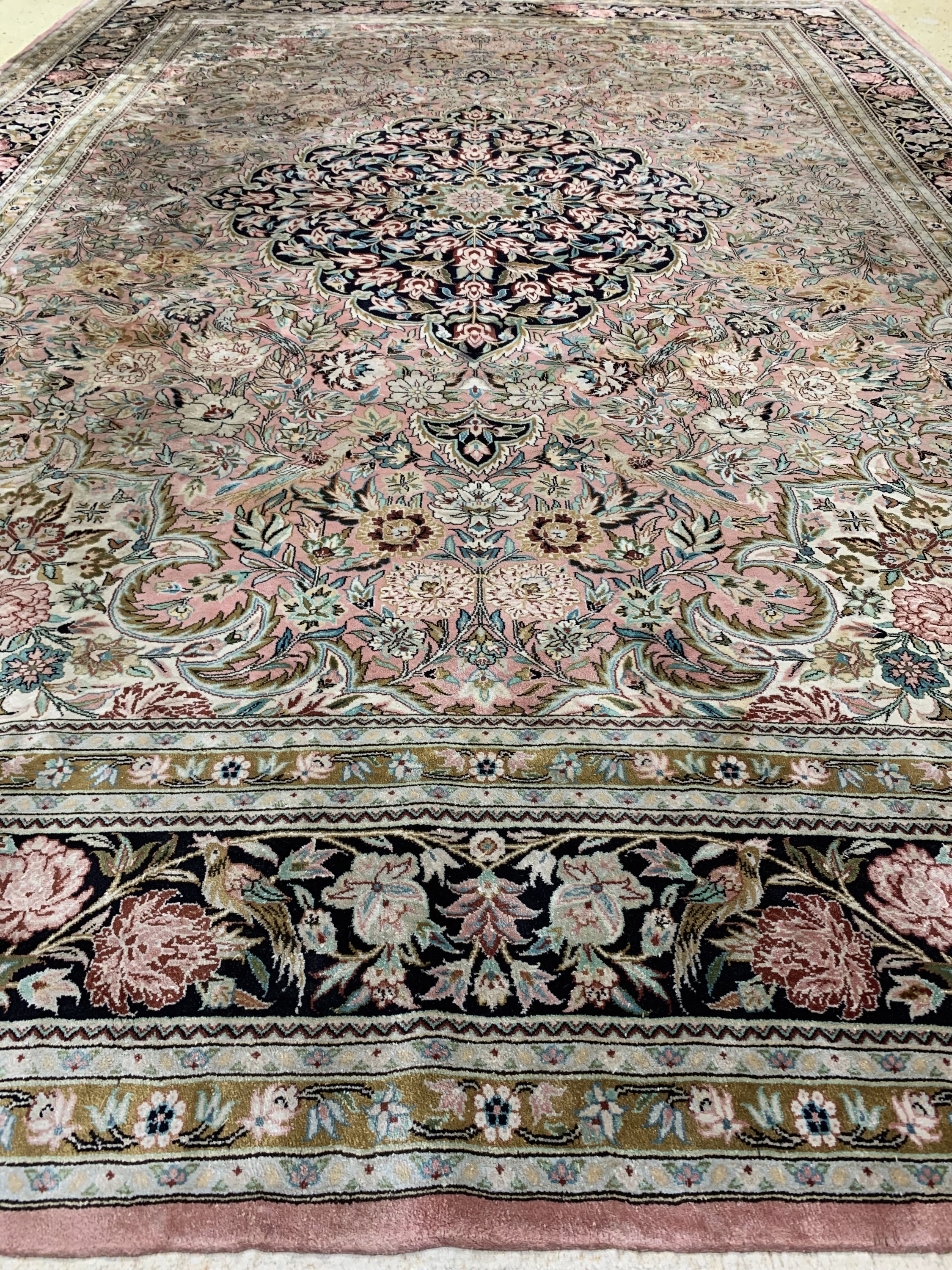 Detail f: China Seide, Ende 20.Jhd, Seide auf Baumwolle, ca. 308 x 209 cm, EHZ: 2(Stark verschmutzt)