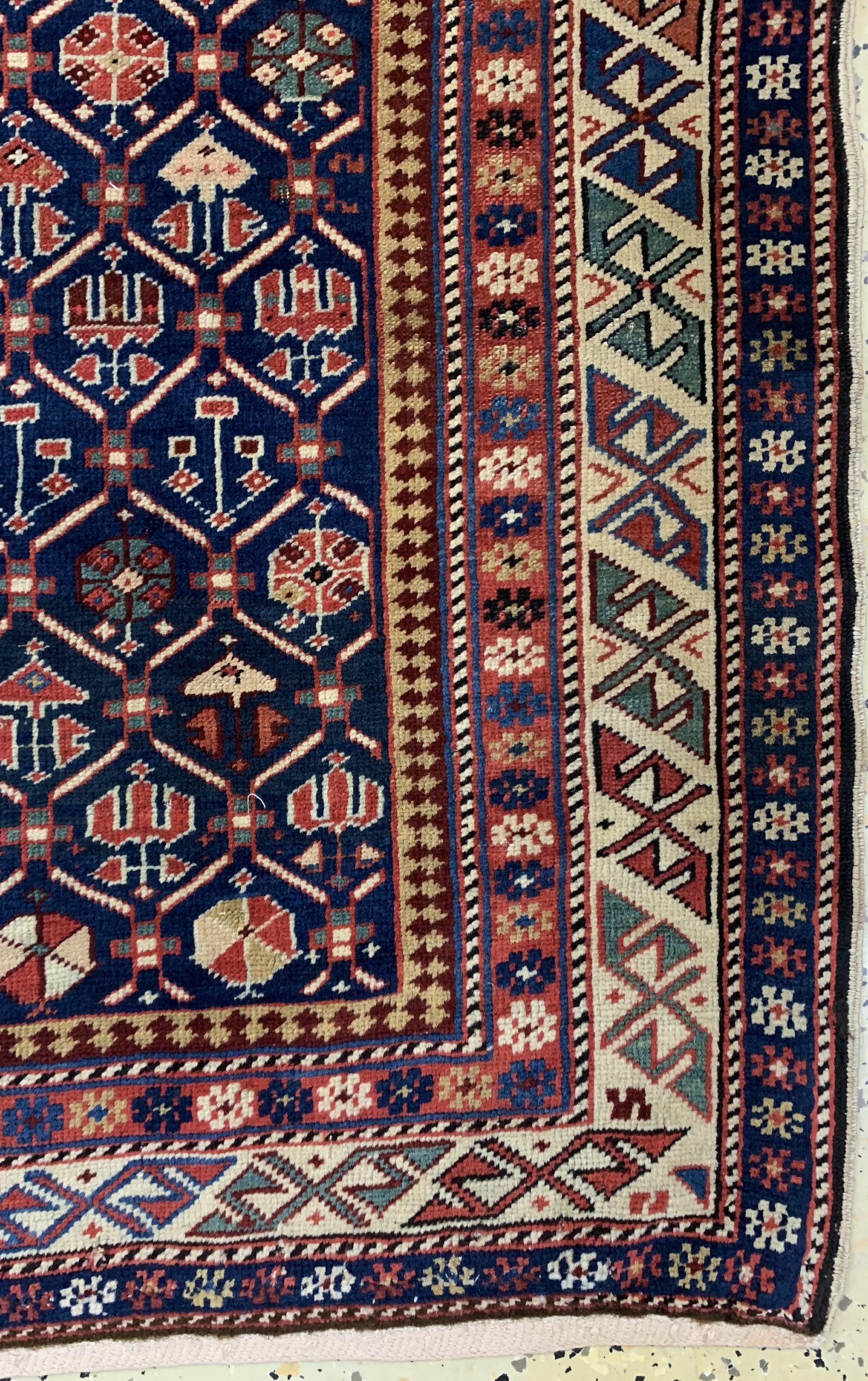 Detail a: Schirwan"Gebetsteppich", Kaukasus, 19.Jhd, Wolle auf Wolle mit Seiden Highlights, ca. 159x 103 cm, EHZ: 2-3(restauriert).