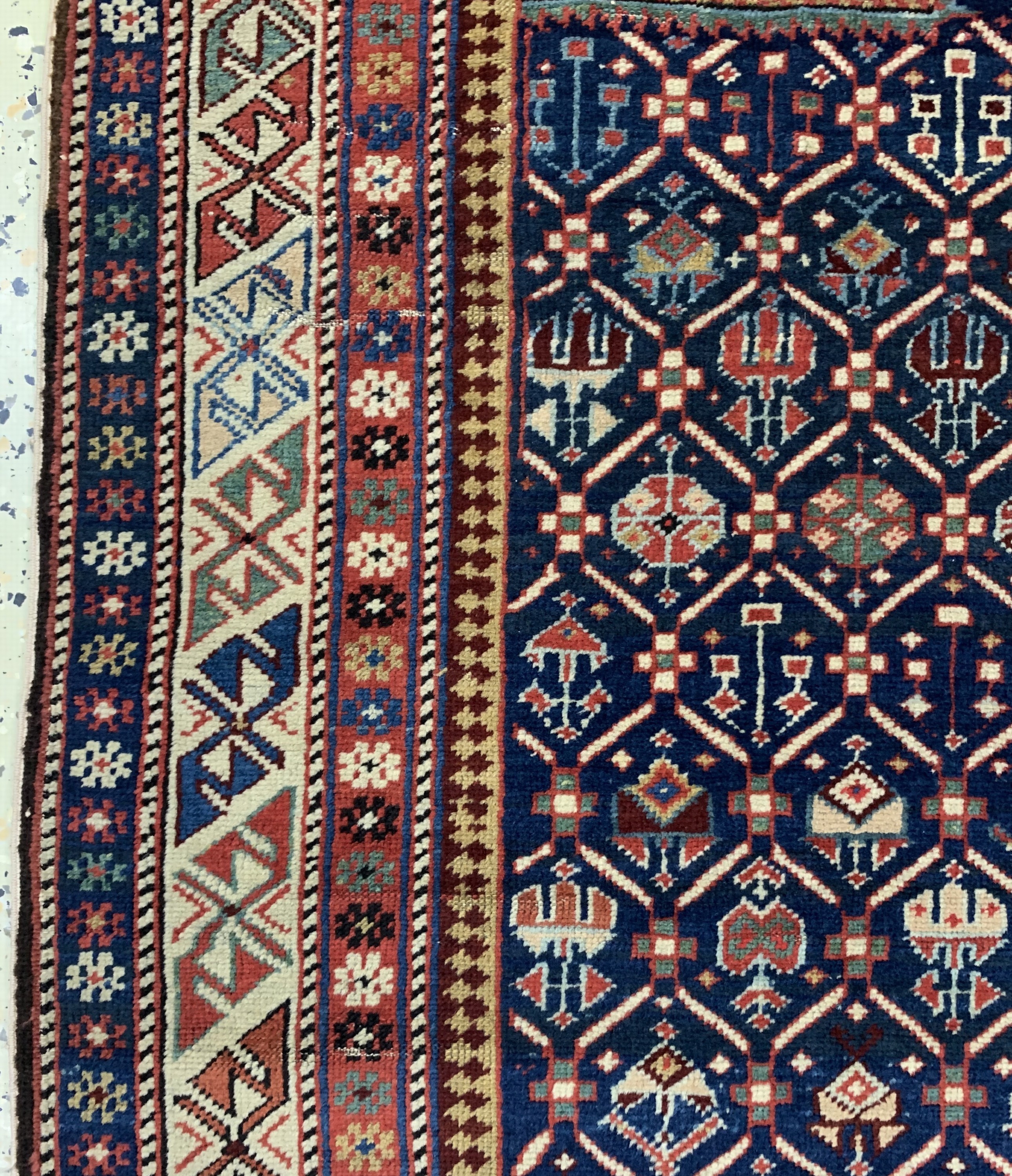 Detail b: Schirwan"Gebetsteppich", Kaukasus, 19.Jhd, Wolle auf Wolle mit Seiden Highlights, ca. 159x 103 cm, EHZ: 2-3(restauriert).