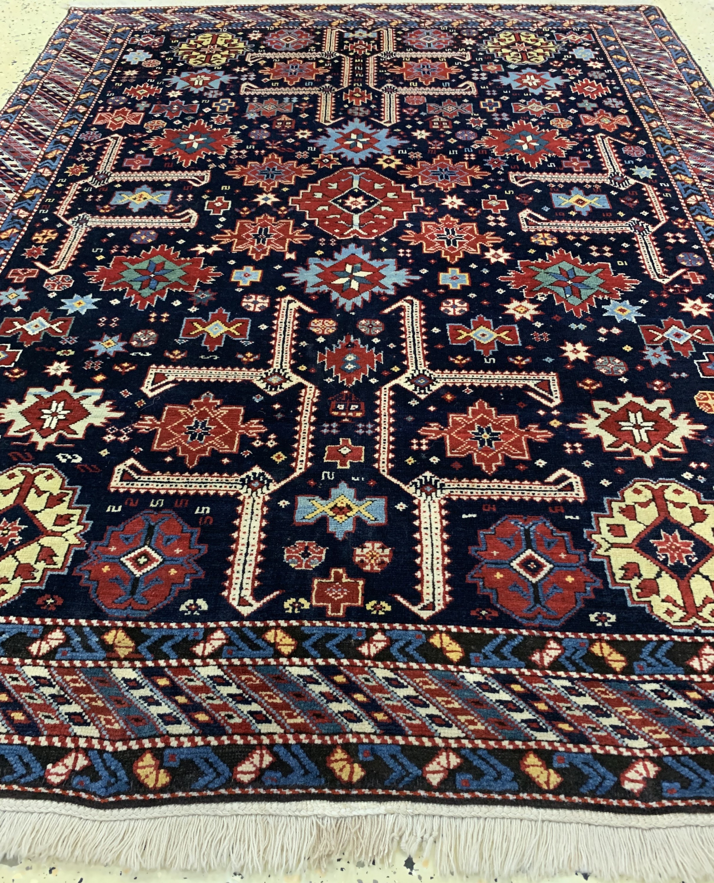 Detail d: "Blattgabel"Schirwan antik, Kaukasus, 19.Jhd, Wolle auf Wolle, ca. 165 x 129 cm, EHZ: 2