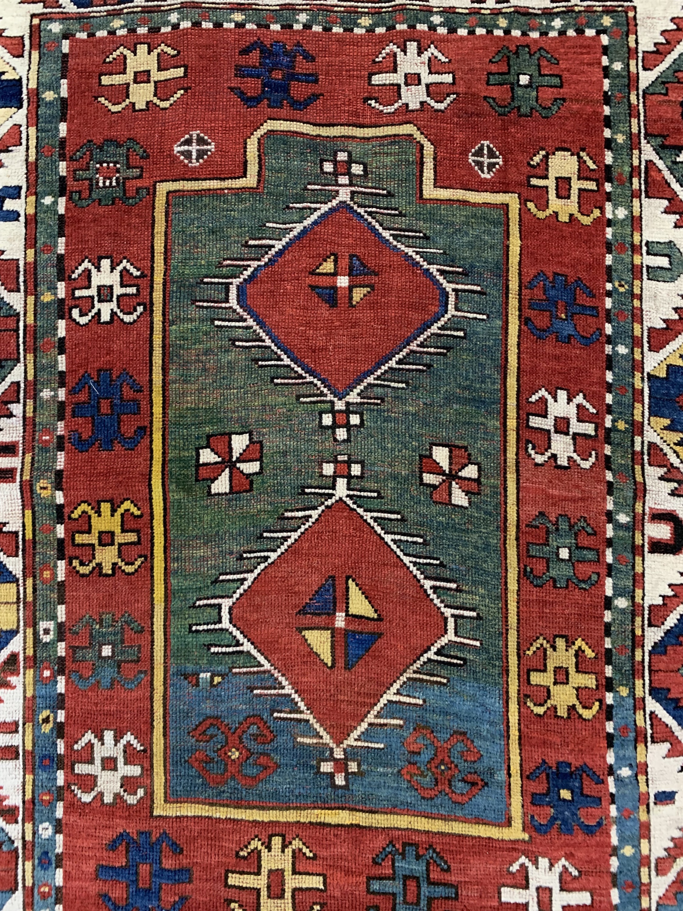 Detail b: "Fachalo"Kazak antik, Kaukasus, 19.Jhd, Wolle auf Wolle, ca. 138 x 107 cm, EHZ: 2
