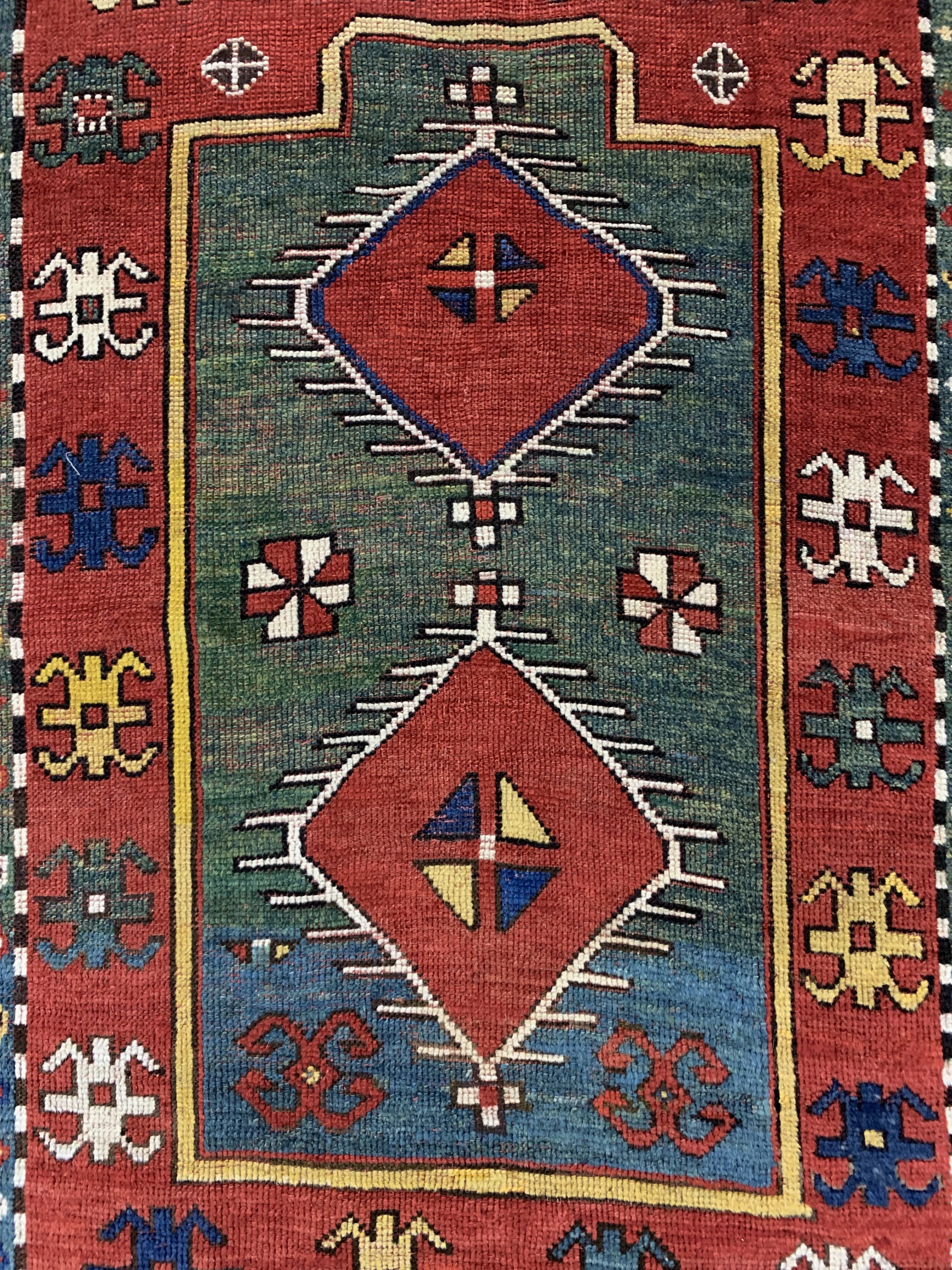 Detail c: "Fachalo"Kazak antik, Kaukasus, 19.Jhd, Wolle auf Wolle, ca. 138 x 107 cm, EHZ: 2