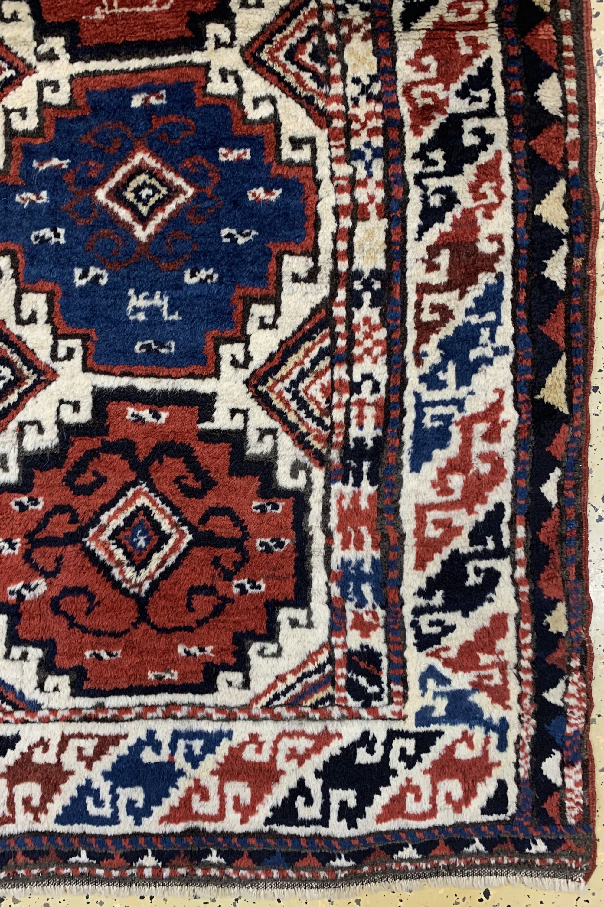 Detail a: "Memling-Gül"Kazak antik, Kaukasus, 19.Jhd,Wolle auf Wolle, ca. 190 x 134 cm, EHZ: 2