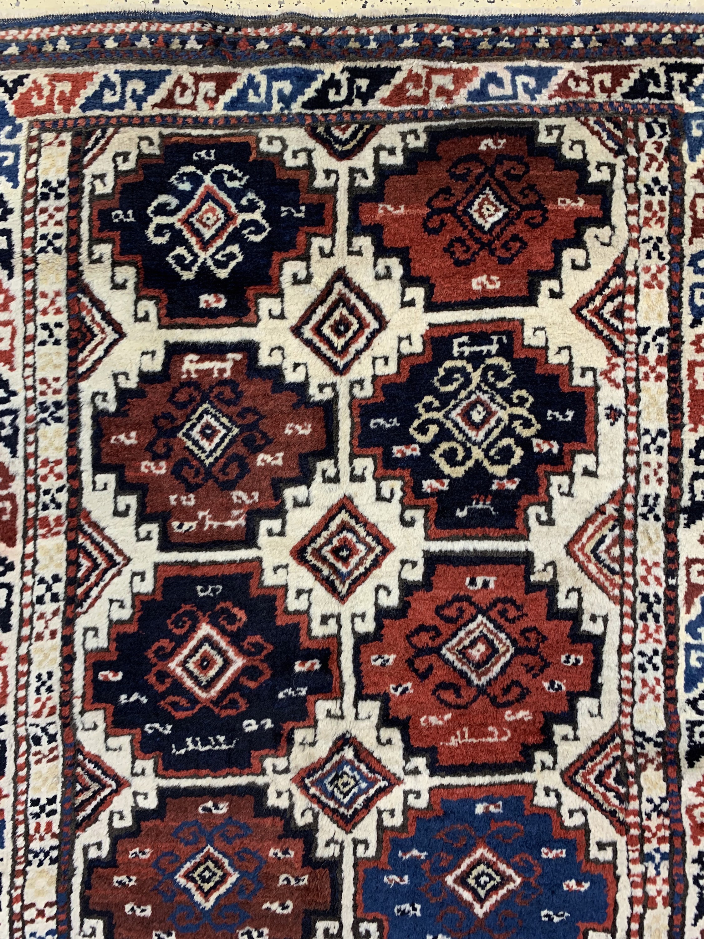 Detail b: "Memling-Gül"Kazak antik, Kaukasus, 19.Jhd,Wolle auf Wolle, ca. 190 x 134 cm, EHZ: 2