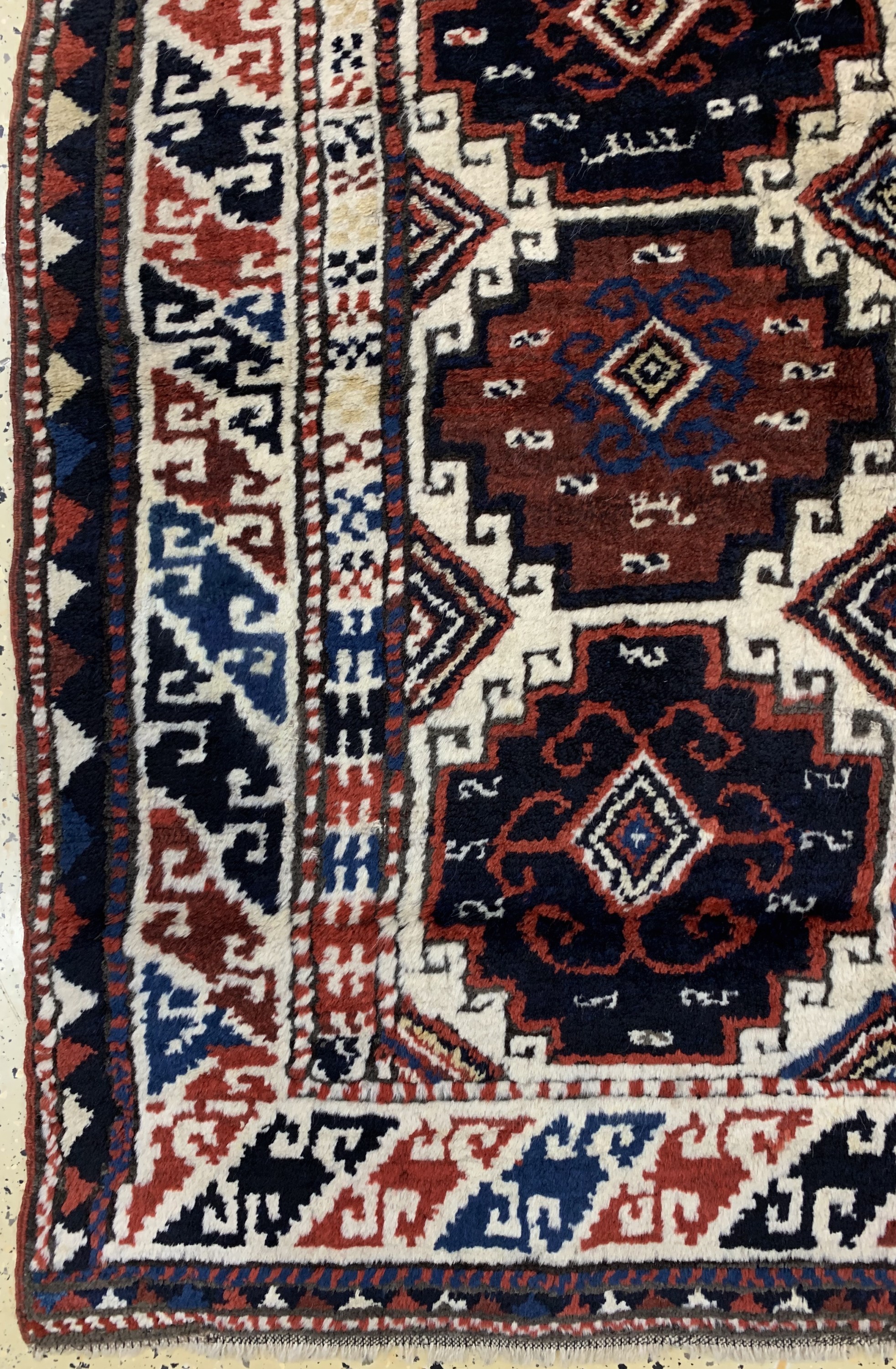 Detail c: "Memling-Gül"Kazak antik, Kaukasus, 19.Jhd,Wolle auf Wolle, ca. 190 x 134 cm, EHZ: 2