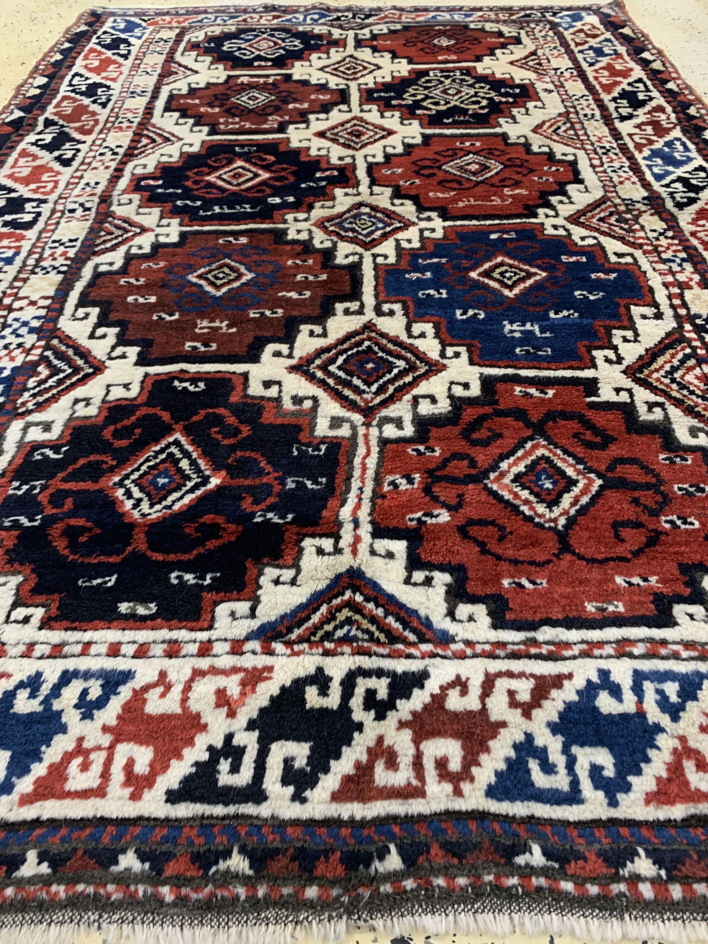 Detail d: "Memling-Gül"Kazak antik, Kaukasus, 19.Jhd,Wolle auf Wolle, ca. 190 x 134 cm, EHZ: 2