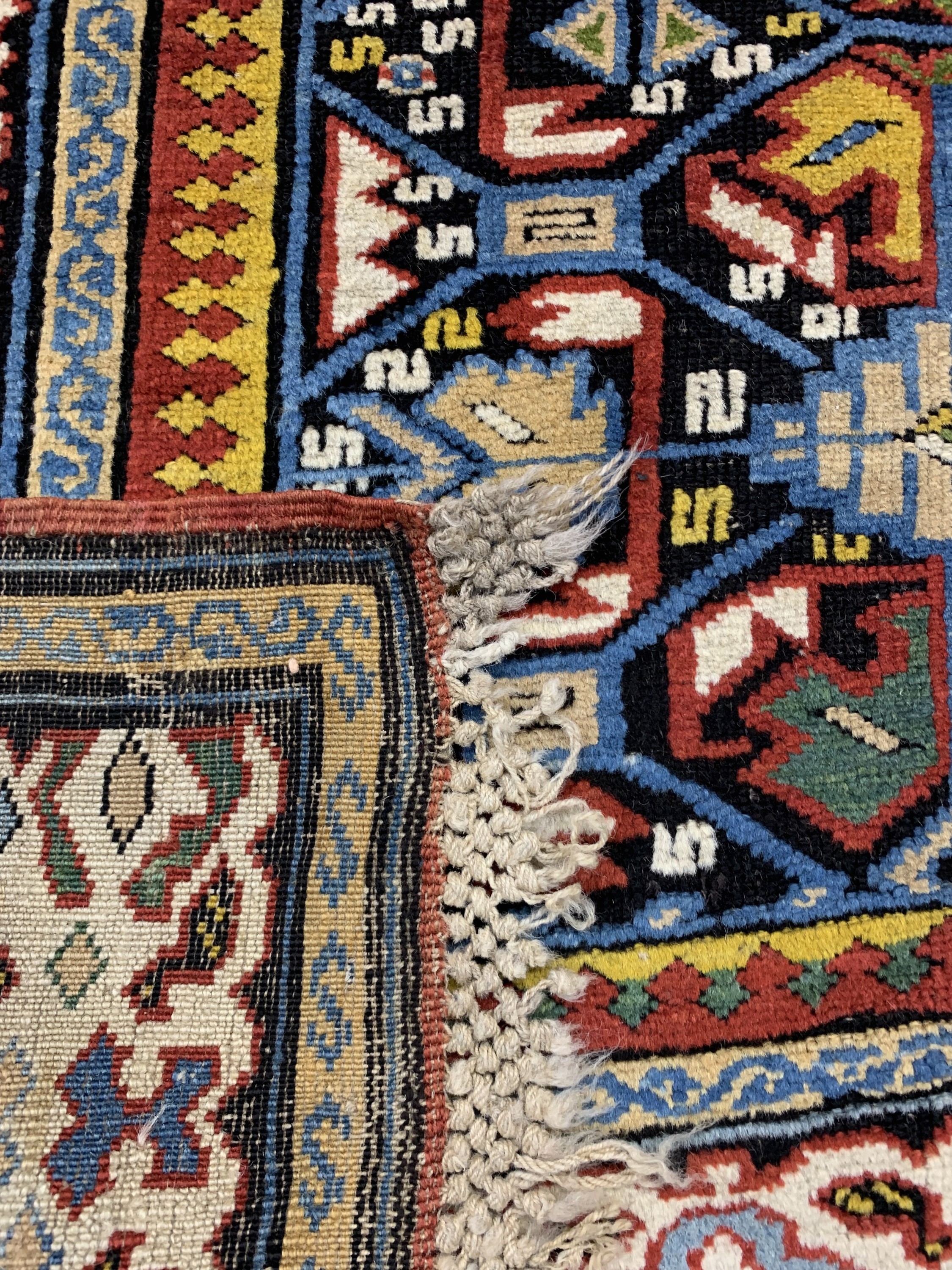 Detail e: Schirwan antik, Kaukasus, 19.Jhd, Wolle aufWolle, ca. 191 x 105 cm, EHZ: 2-3