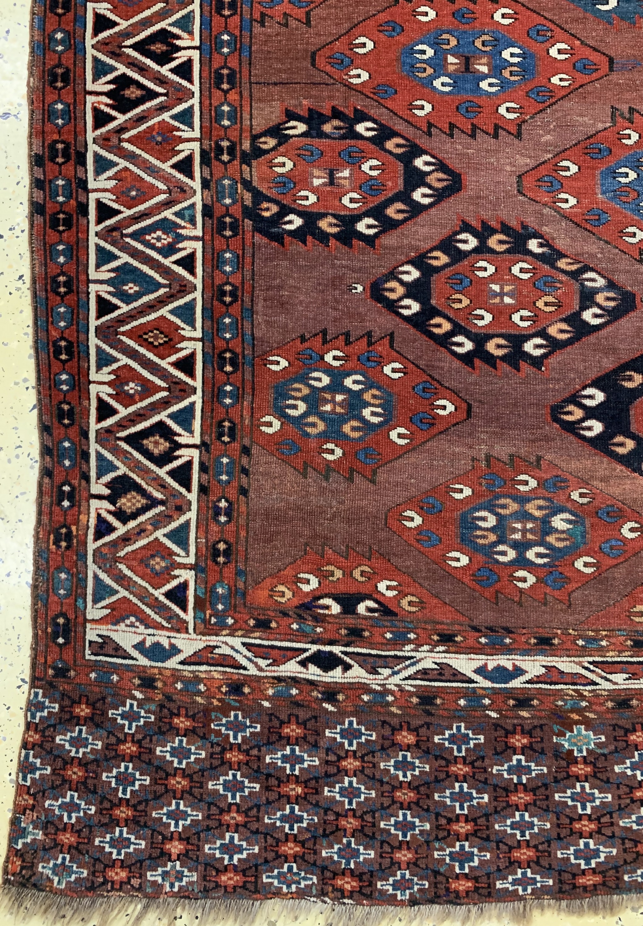 Detail b: "C-Gül"Hauptteppich antik, Turkmenistan, Mitte 19.Jhd, Wolle auf Wolle, ca. 293 x 162 cm, EHZ: 2-3(Alte Restaurierungen).