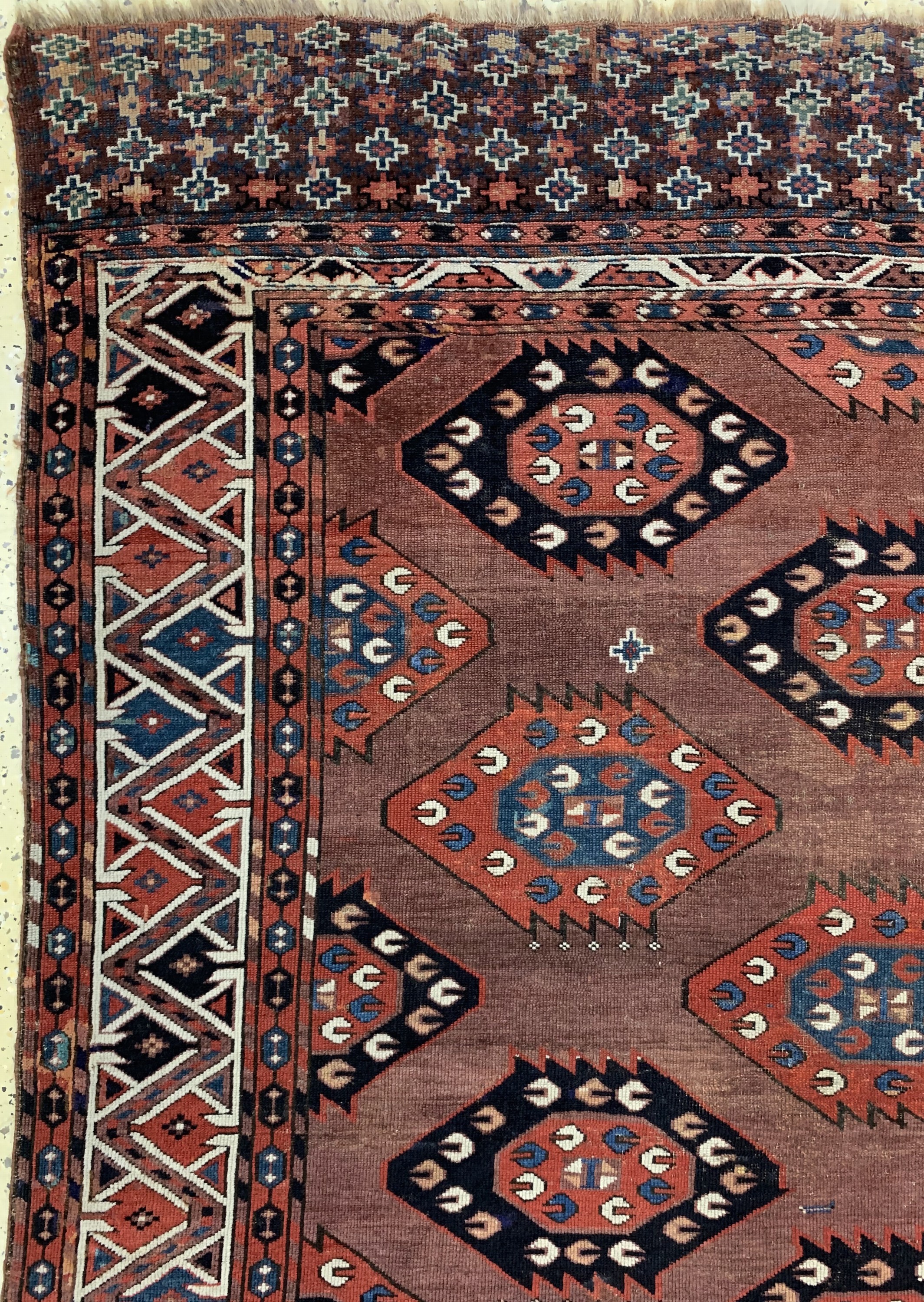 Detail e: "C-Gül"Hauptteppich antik, Turkmenistan, Mitte 19.Jhd, Wolle auf Wolle, ca. 293 x 162 cm, EHZ: 2-3(Alte Restaurierungen).
