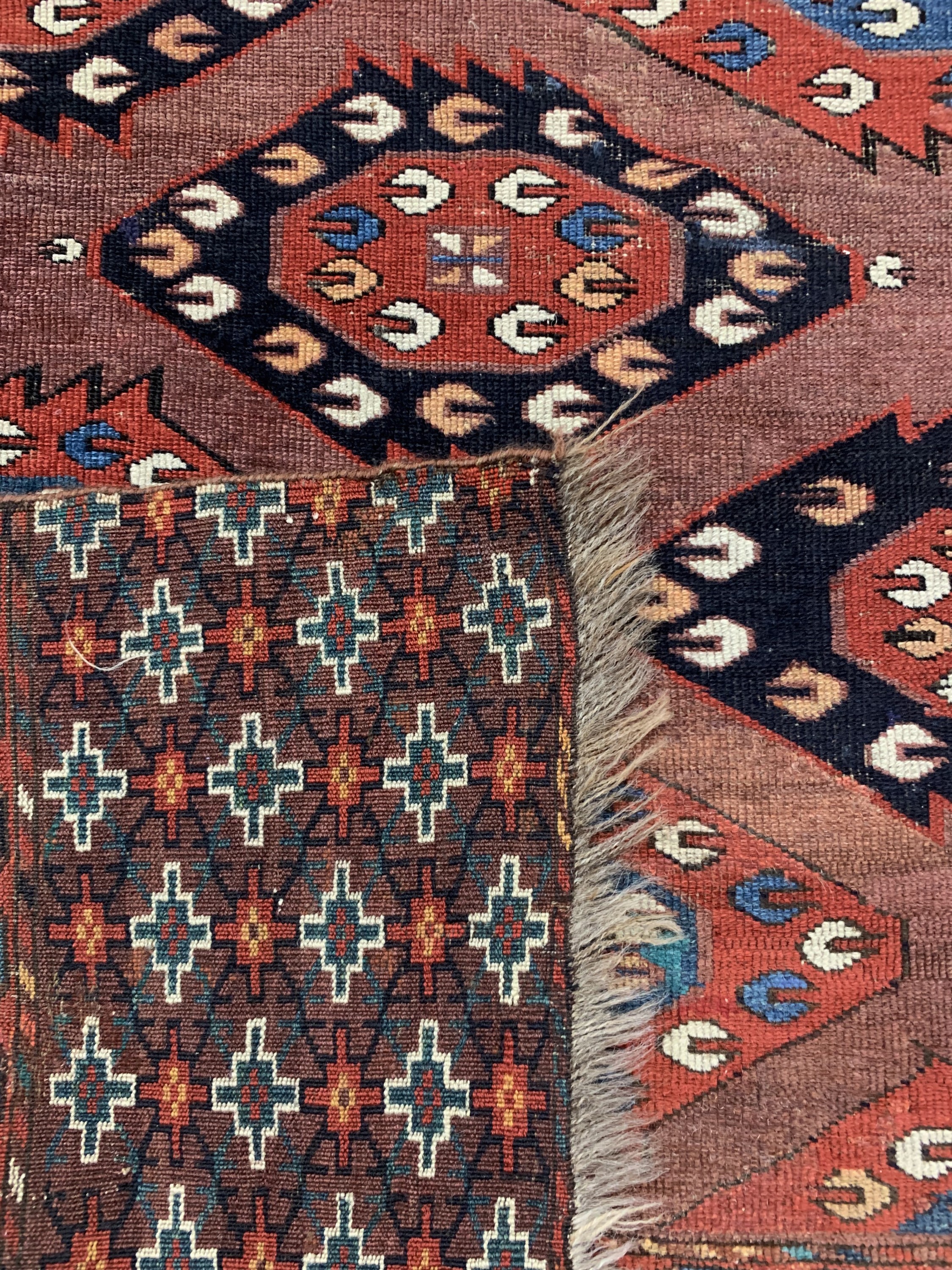 Detail h: "C-Gül"Hauptteppich antik, Turkmenistan, Mitte 19.Jhd, Wolle auf Wolle, ca. 293 x 162 cm, EHZ: 2-3(Alte Restaurierungen).