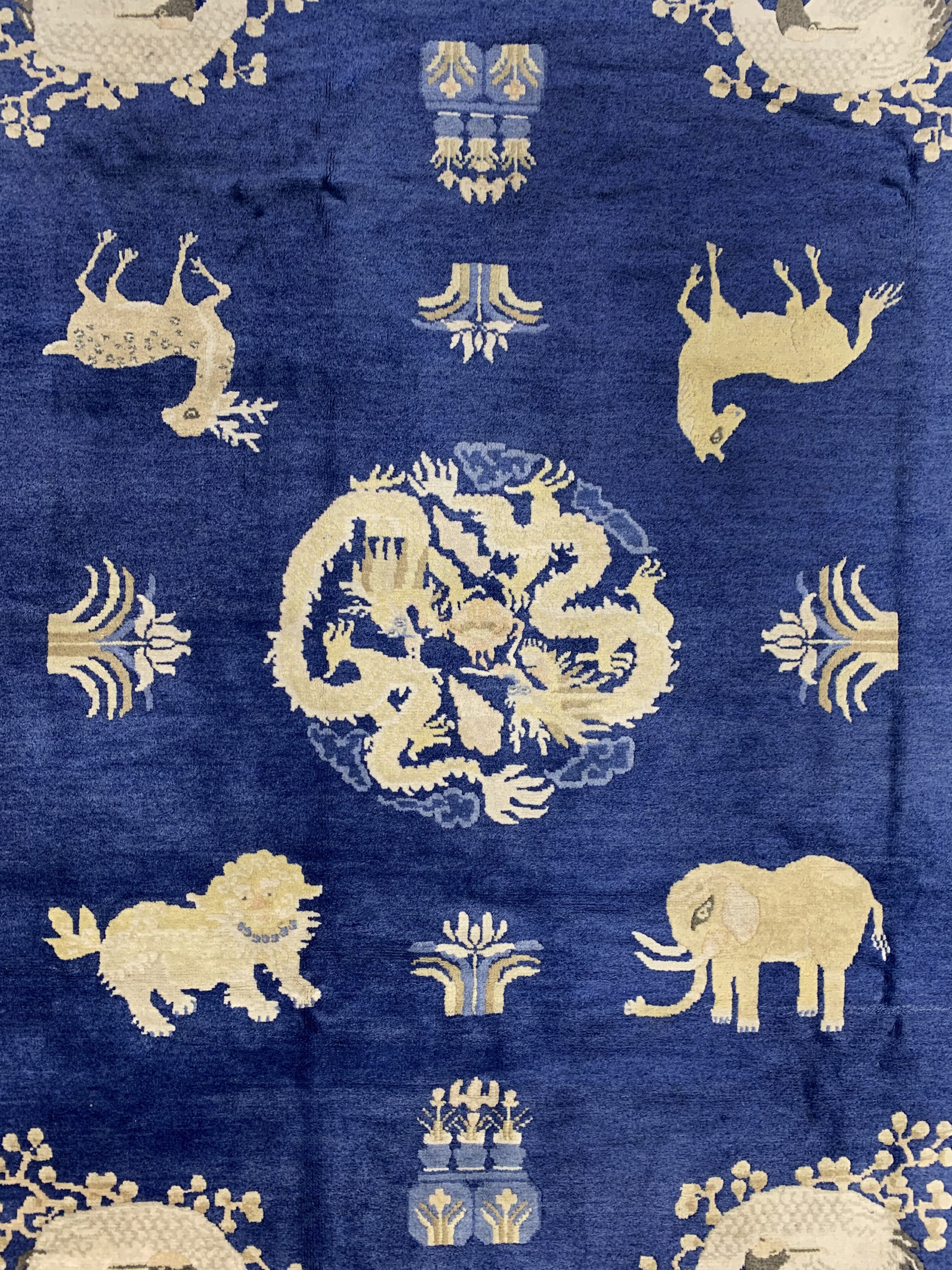 Detail c: Antiker Peking, China, 19.Jhd, Wolle auf Baumwolle, ca. 265 x 177 cm, EHZ: 2
