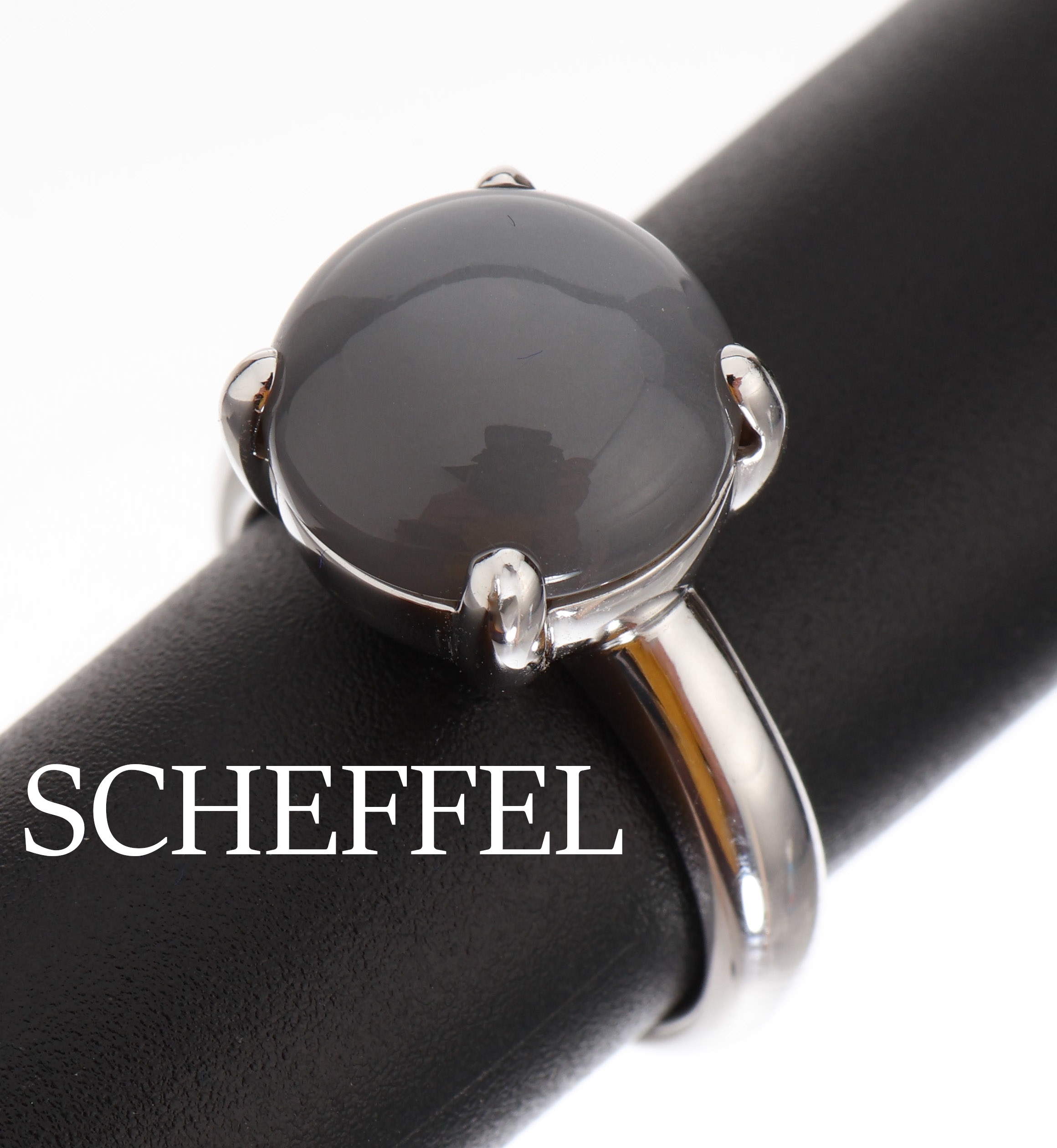 18 kt Gold SCHEFFEL Mondstein-Ring, WG 750/000, grauer runder Mondsteincabochon ca. 6.15 ct, RW 55, ca. 9.2 g