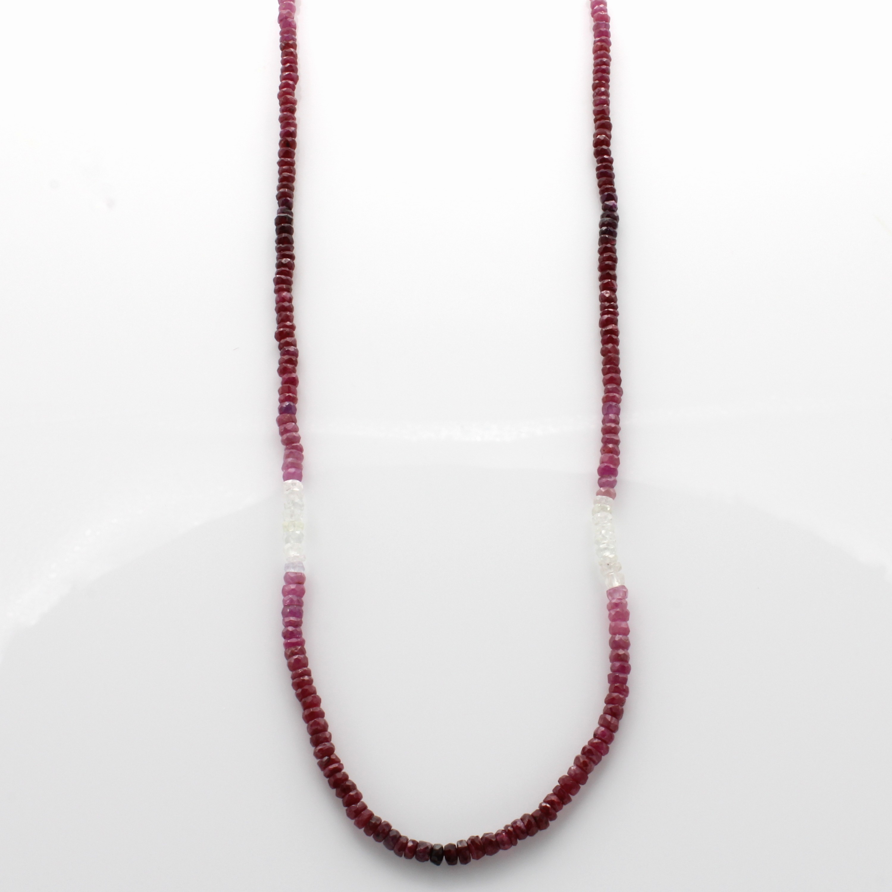 Image 26805712 - Collier aus Rubinen, Magnetkugelschließe Silber rhod., farbverlaufende, facett. Rubine ...