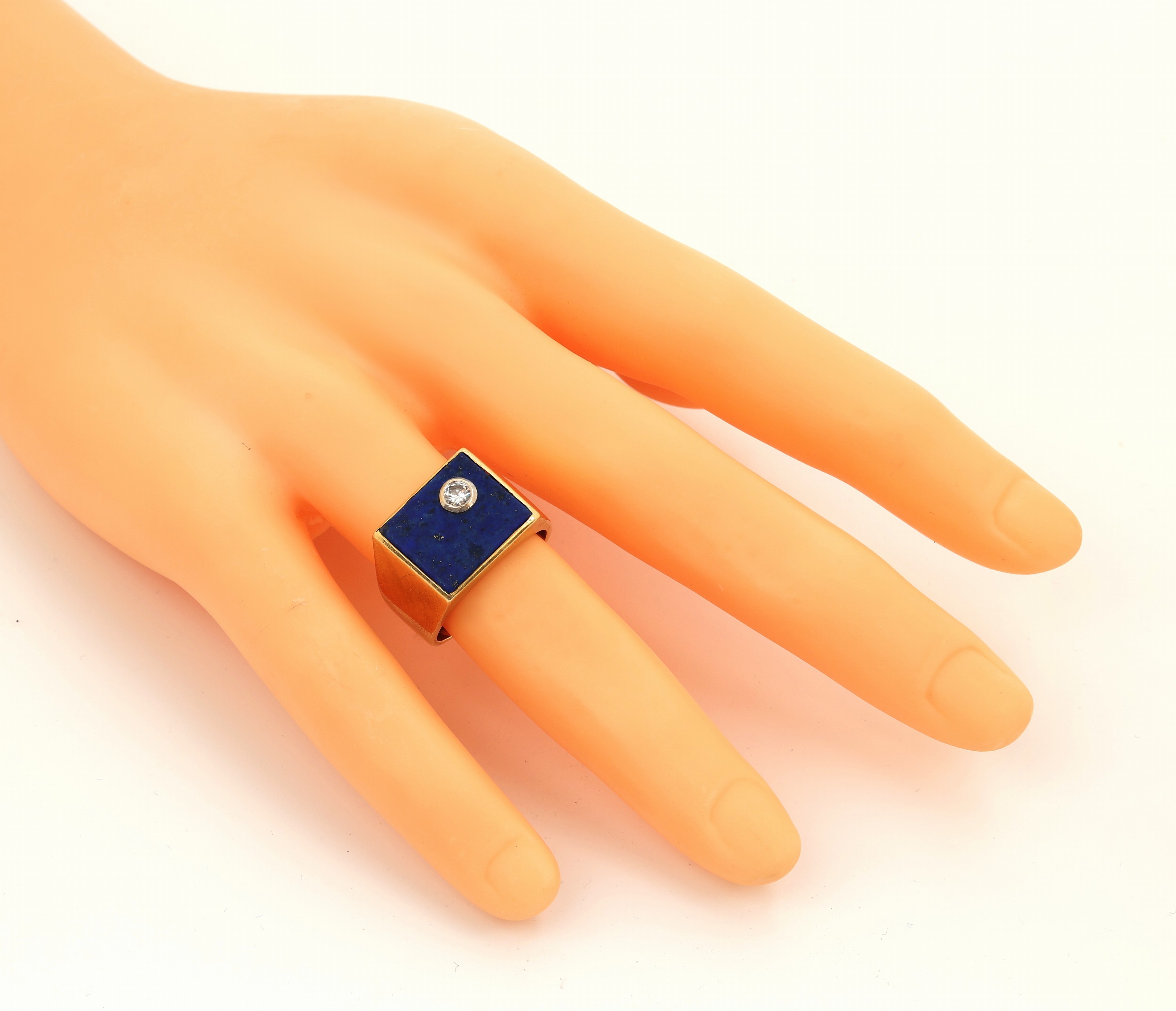 Detail a: 14 kt Gold Lapislazuli-Brillant-Ring, GG 585/000, rechteckiger Ringkopf mit LapislazuliEinlage, 1 Brillant ca. 0.20 ct Weiss/p, RW 64,ca. 11.7 g