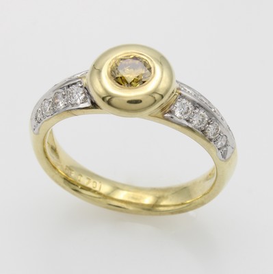 Image Ring mit Brillanten, GG 585/000, Solitär u. Besatzbrill. in Ringschulter zus. ca. ...