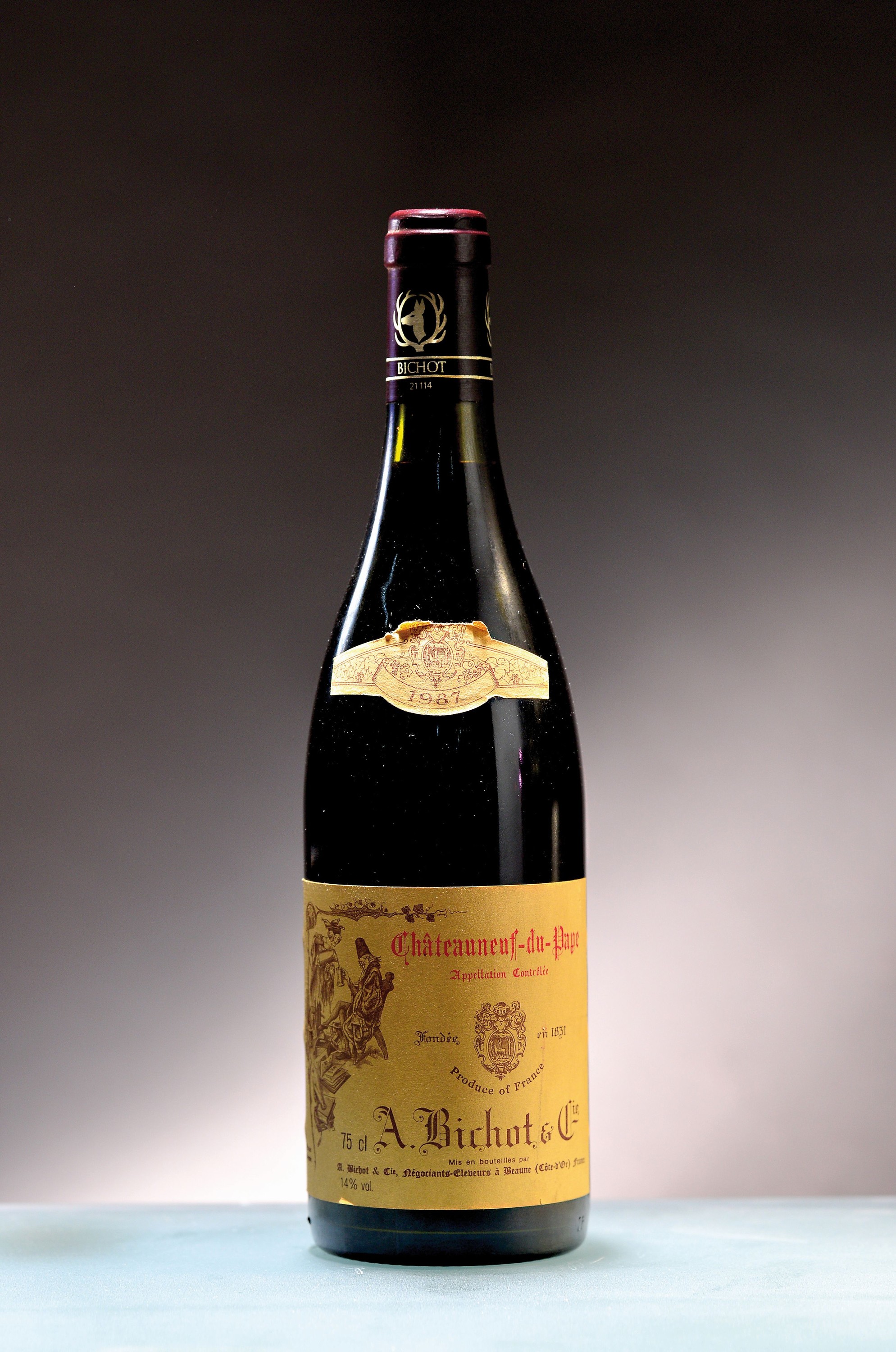 1 Flasche 1987 Albert Bichot Chateauneuf-du -Pape, ca. 750ml, 14% Vol., Top Shoulder