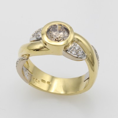 Image Ring mit Diamant und Brillanten, GG/WG 585/ 000, brauner Diam. ca. 1 ct, Brill. zus. ca. ...