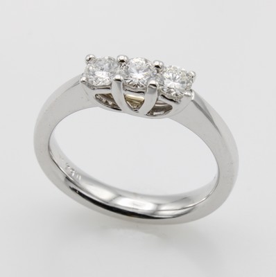 Image Ring mit Brillanten, WG 750/000, 3 Brill. in Krappenfassungen zus. ca. 0.54 ct ...