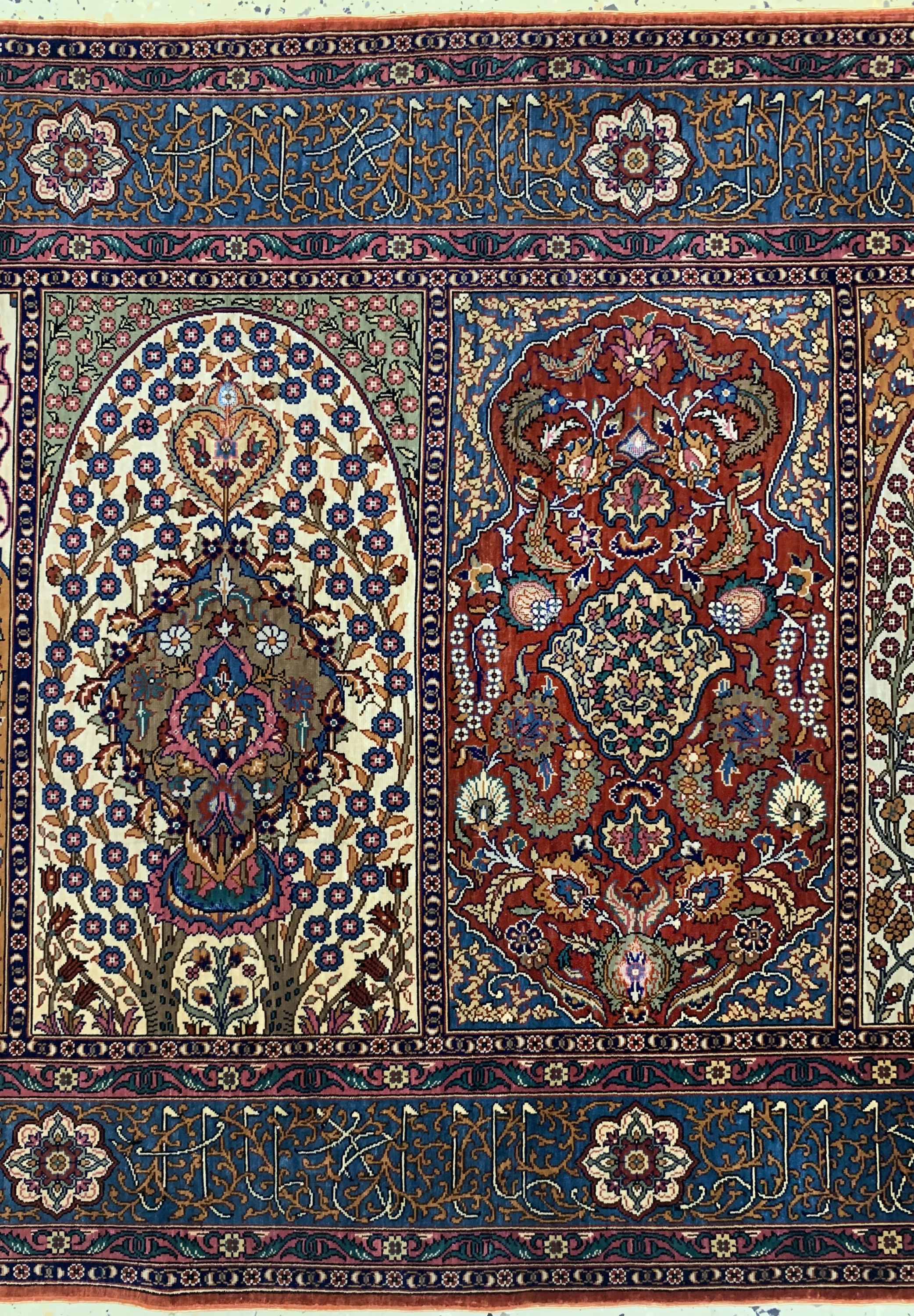 Detail b: Hereke Seide fein Türkei, signiert(Derin), Ende 20.Jhd, reine Naturseide(Metallbroschiert), ca. 145 x 70 cm, ca. 1,0 Mio. Kn/qm, EHZ: 1