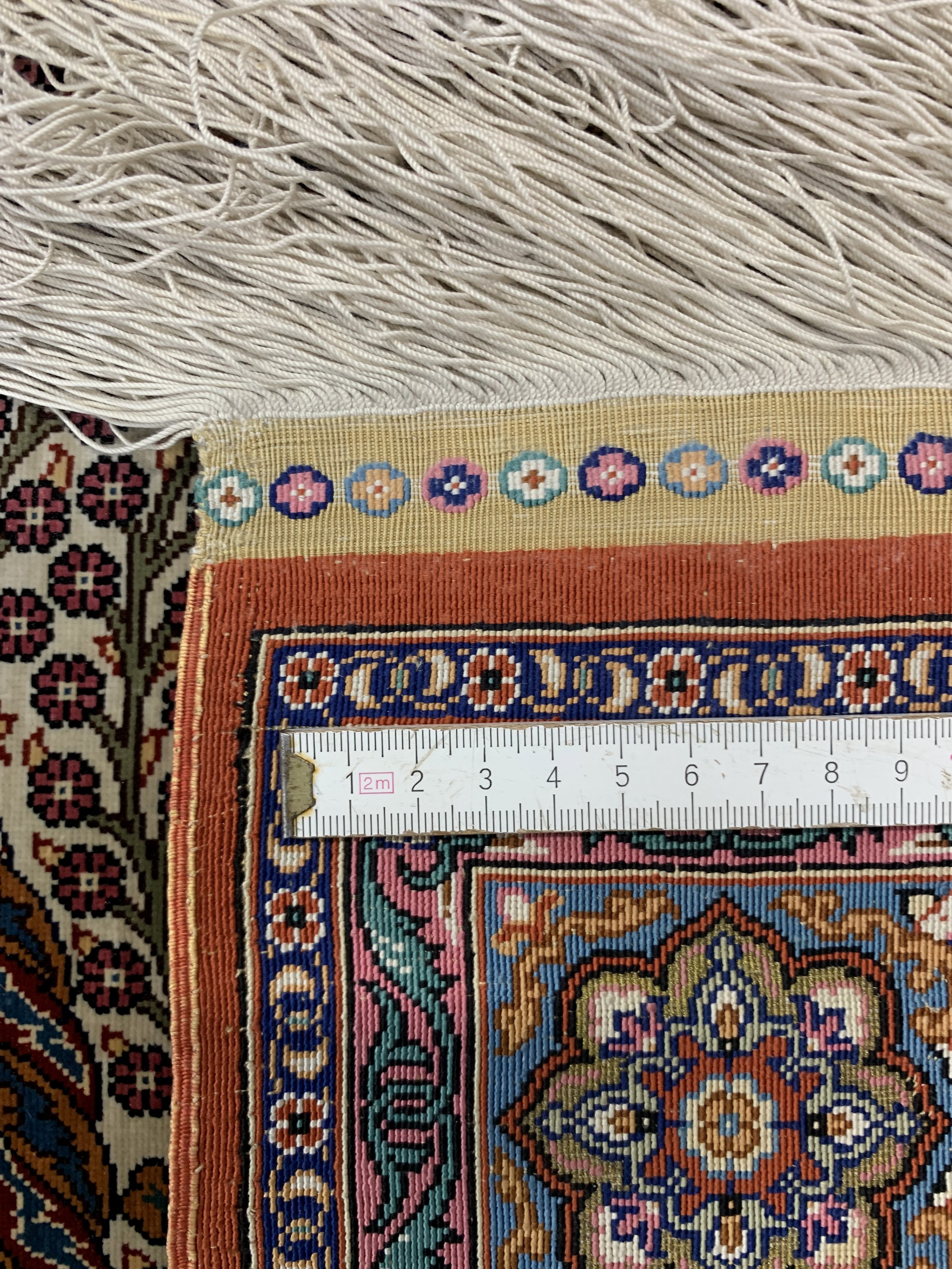 Detail e: Hereke Seide fein Türkei, signiert(Derin), Ende 20.Jhd, reine Naturseide(Metallbroschiert), ca. 145 x 70 cm, ca. 1,0 Mio. Kn/qm, EHZ: 1
