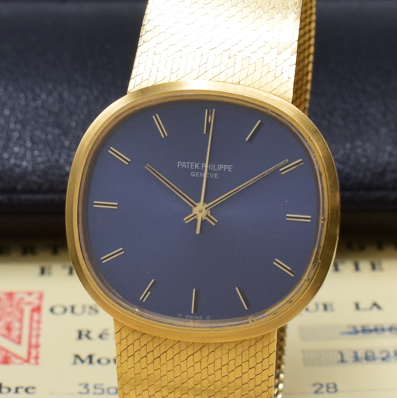 Detail a: PATEK PHILIPPE Herrenarmbanduhr in GG 750/000 an Goldband Referenz 3586/1, Schweiz um 1973, Automatik, verschr. Geh., integr. orig. Milanaiseband, ...