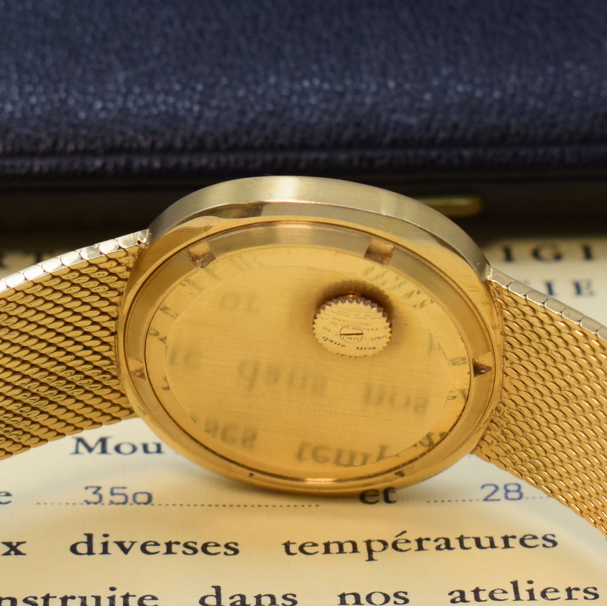 Detail e: PATEK PHILIPPE Herrenarmbanduhr in GG 750/000 an Goldband Referenz 3586/1, Schweiz um 1973, Automatik, verschr. Geh., integr. orig. Milanaiseband, ...