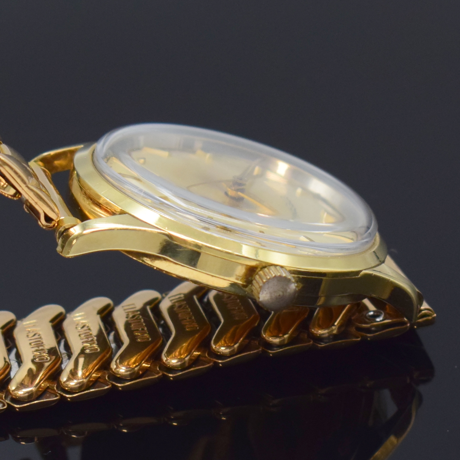 Detail b: ETERNA Herrenarmbanduhr in GG 585/000 Referenz 606 BT an GG 750/000 Flexband, Handaufzug, Schweiz Ende 1950er Jahre, Boden m. Widmungsgravur ...