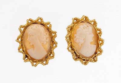 Image 18 kt gold cameo ear clips , YG 750/000, oval shell cameo with presentation of a young ...