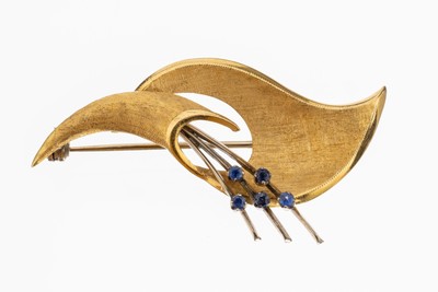 Image 18 kt gold brooch, Italy YG/WG 750/000 , abstract floral form, partly structured and ...