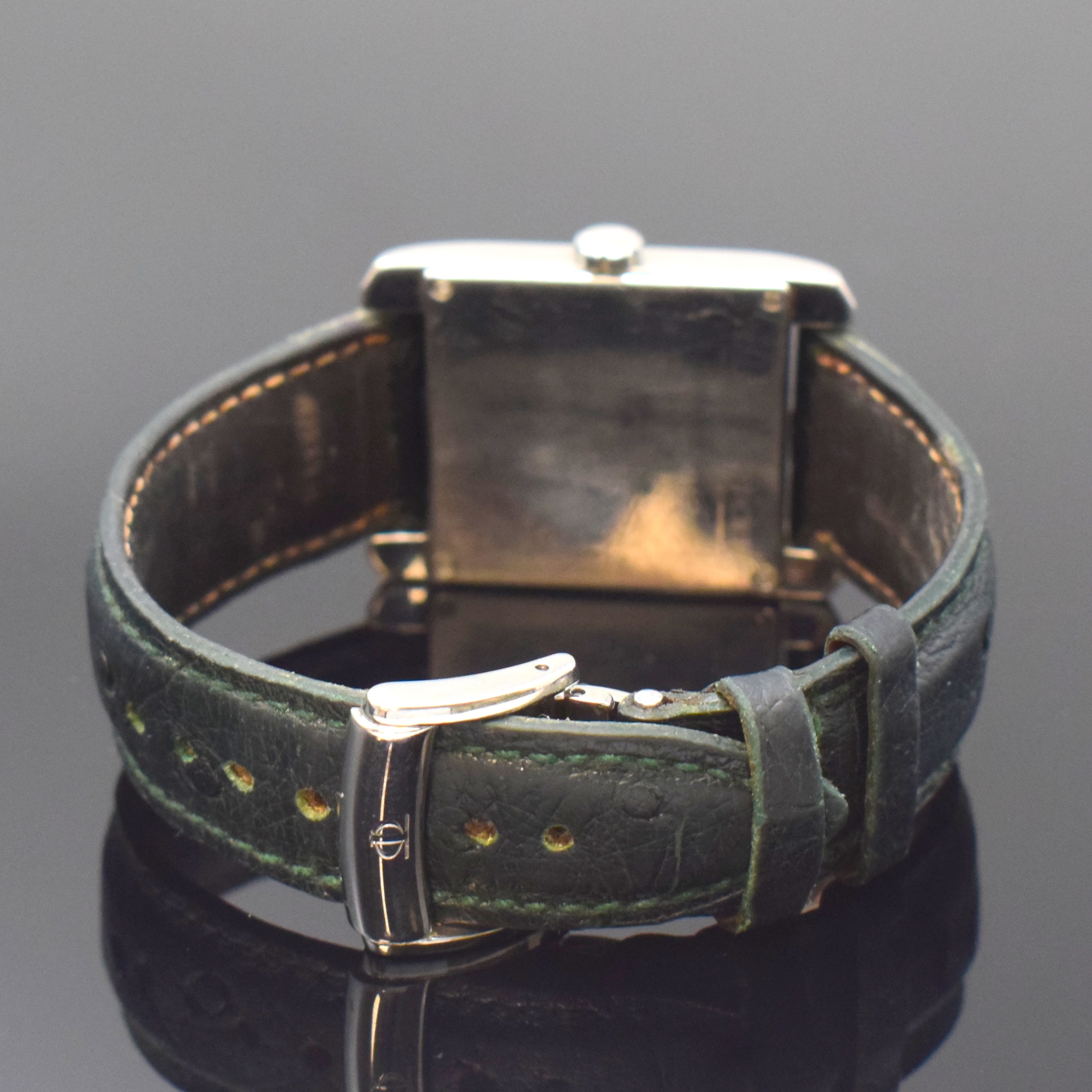 Detail b: BAUME & MERCIER rechteckige Armbanduhr in Stahl, Schweiz um 2010, quartz, 4-fach verschr. Geh., Saphirglas, neutr. Lederband m. orig. Faltschl. in ...