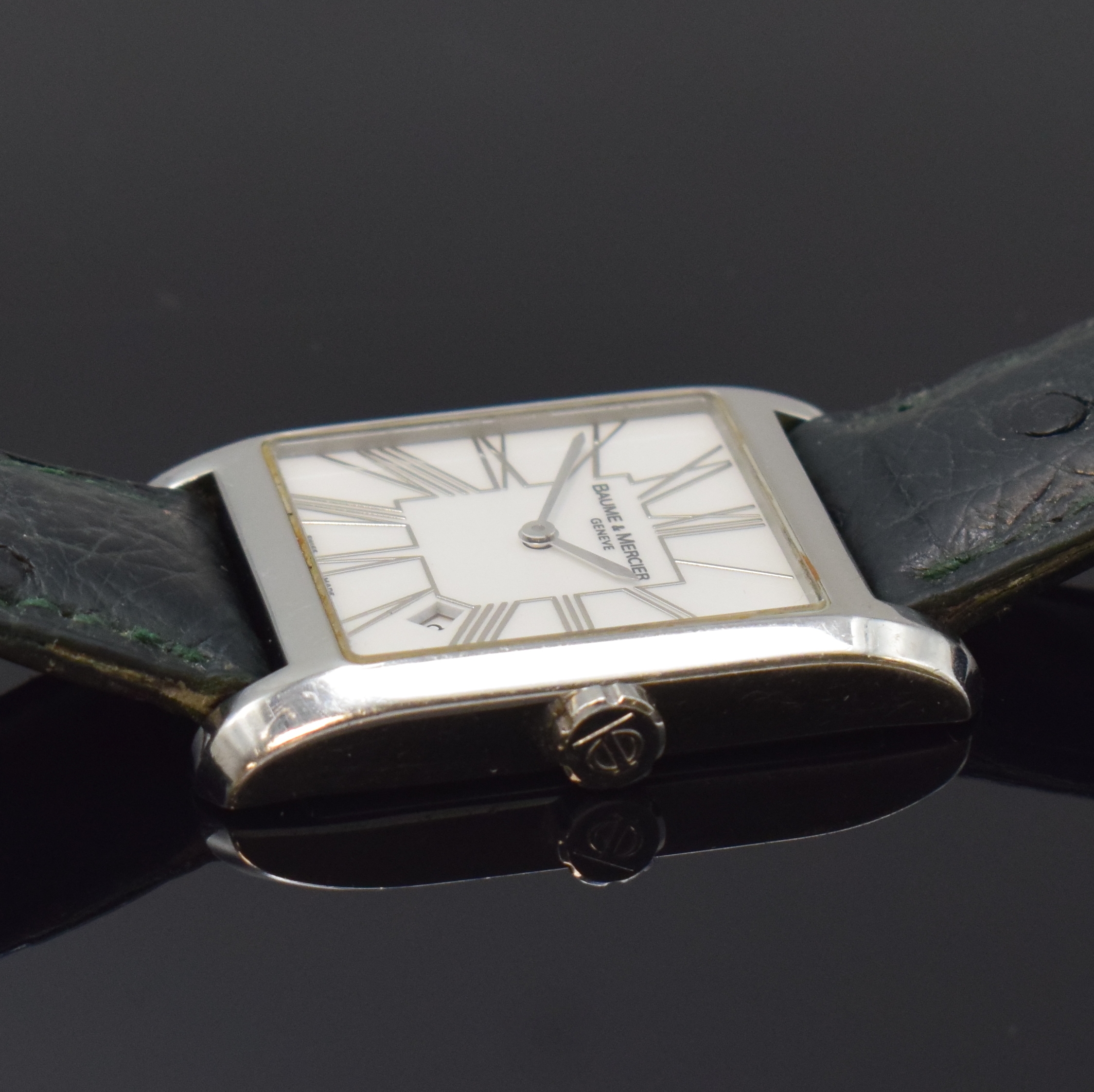 Detail c: BAUME & MERCIER rechteckige Armbanduhr in Stahl, Schweiz um 2010, quartz, 4-fach verschr. Geh., Saphirglas, neutr. Lederband m. orig. Faltschl. in ...