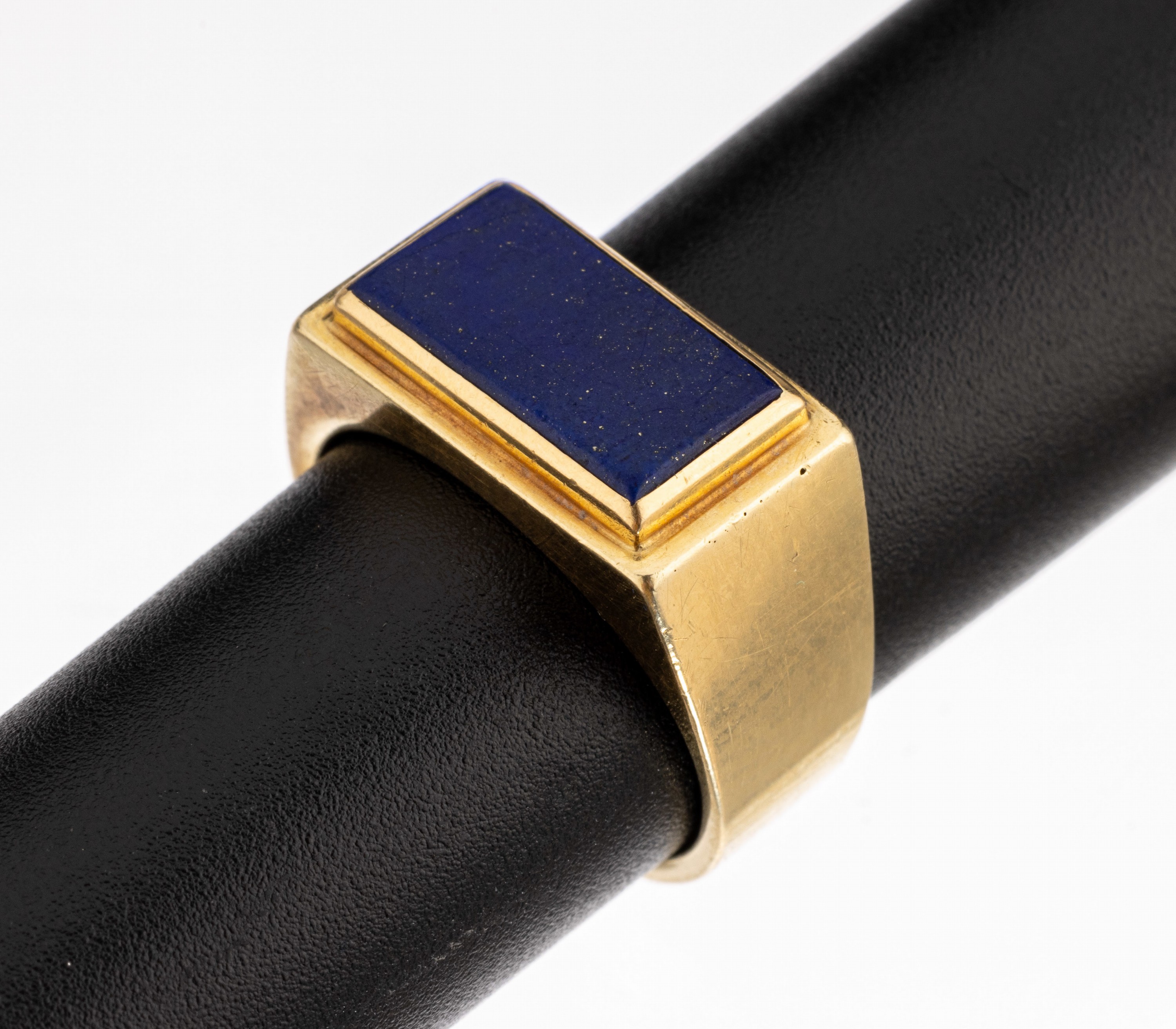 14 kt Gold Lapislazuli-Ring, GG 585/000, schlichte Gestaltung, rechteckige Lapislazuliplatte, RW 53, ca. 7.8 g
