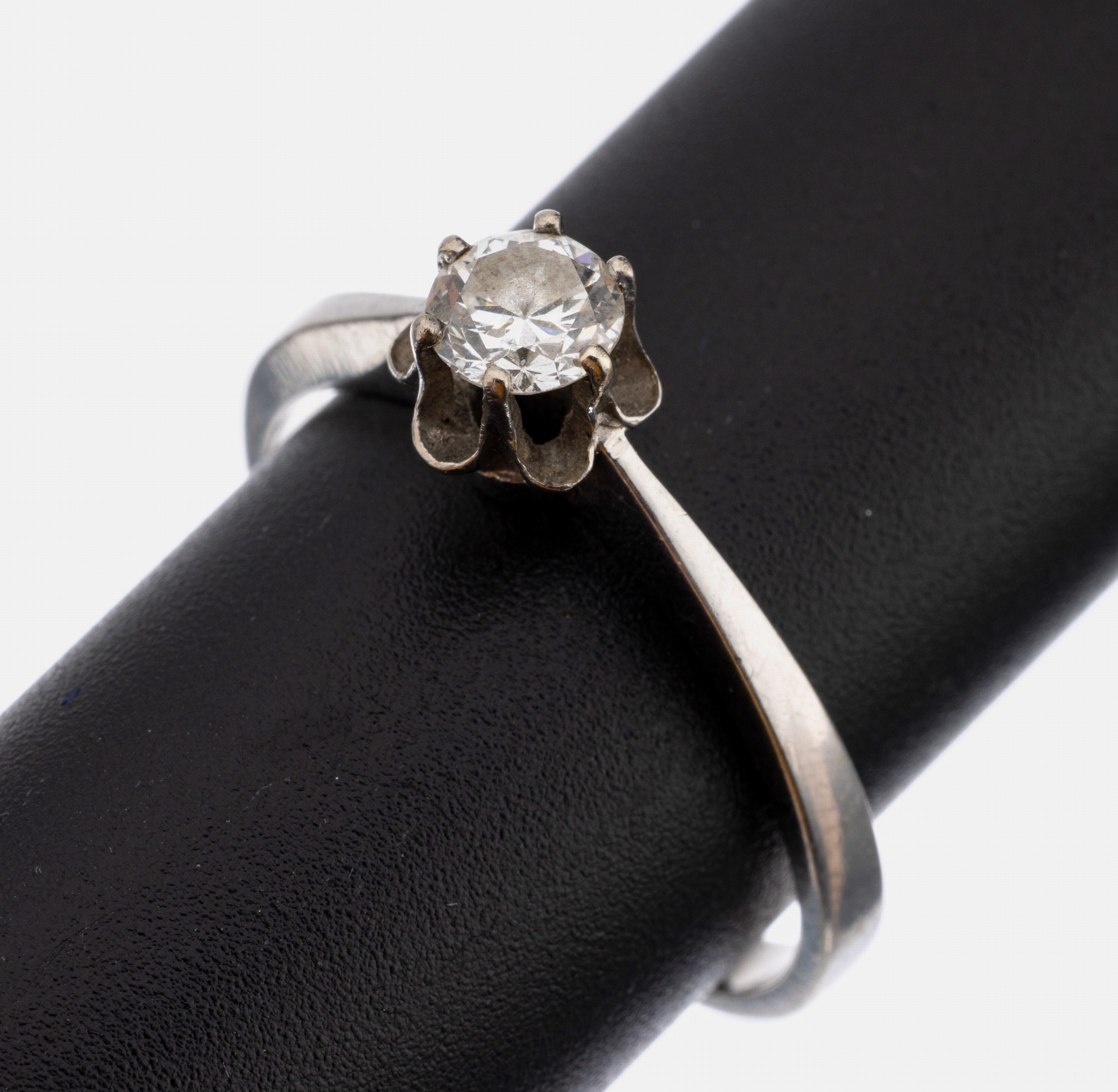 14 kt Gold Brillant-Ring, WG 585/000, Brillant ca. 0.40 ct Weiß/p 1, RW 61, ca. 2.9 g