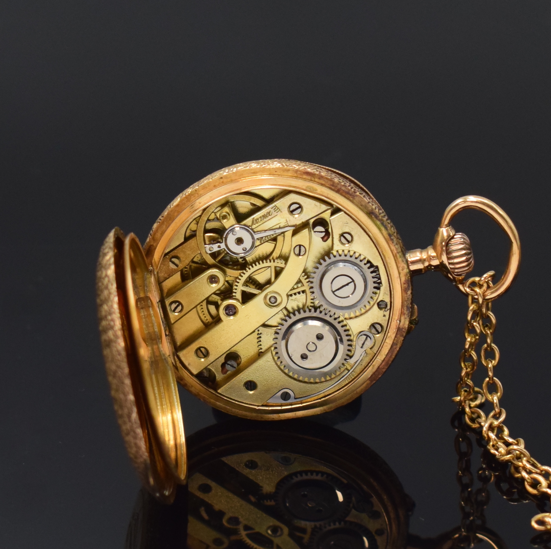 Detail e: A.Lansel, Zürich, Damentaschenuhr in RoseG 750/000 an Kette in GG 333/000, Schweiz um 1900, fein-grav. 2-Deckel Goldgeh. dell., rücks. ...