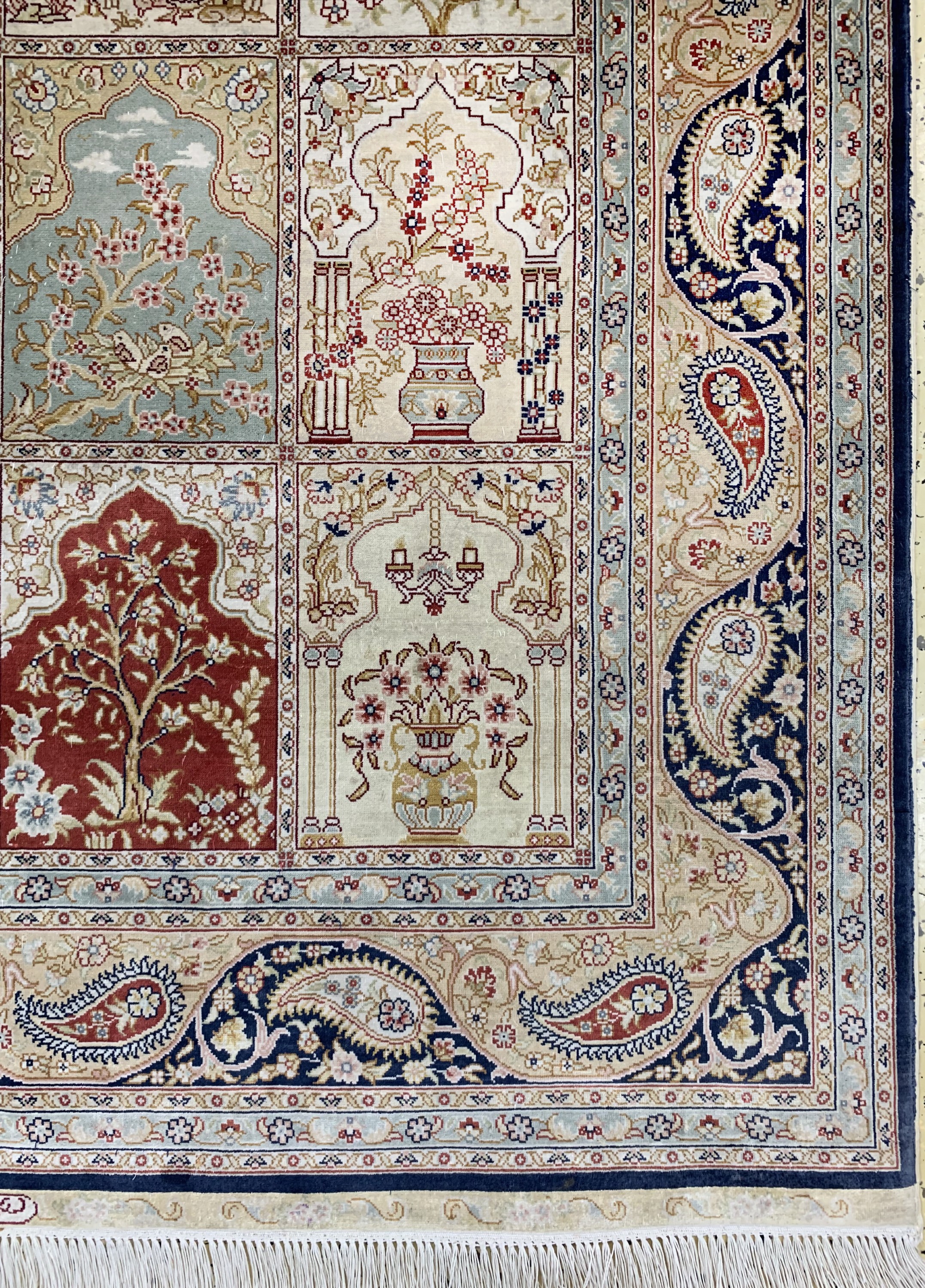 Detail a: Hereke Seide fein, China, Ende 20.Jhd, reine Naturseide, ca. 183 x 122 cm, EHZ: 2