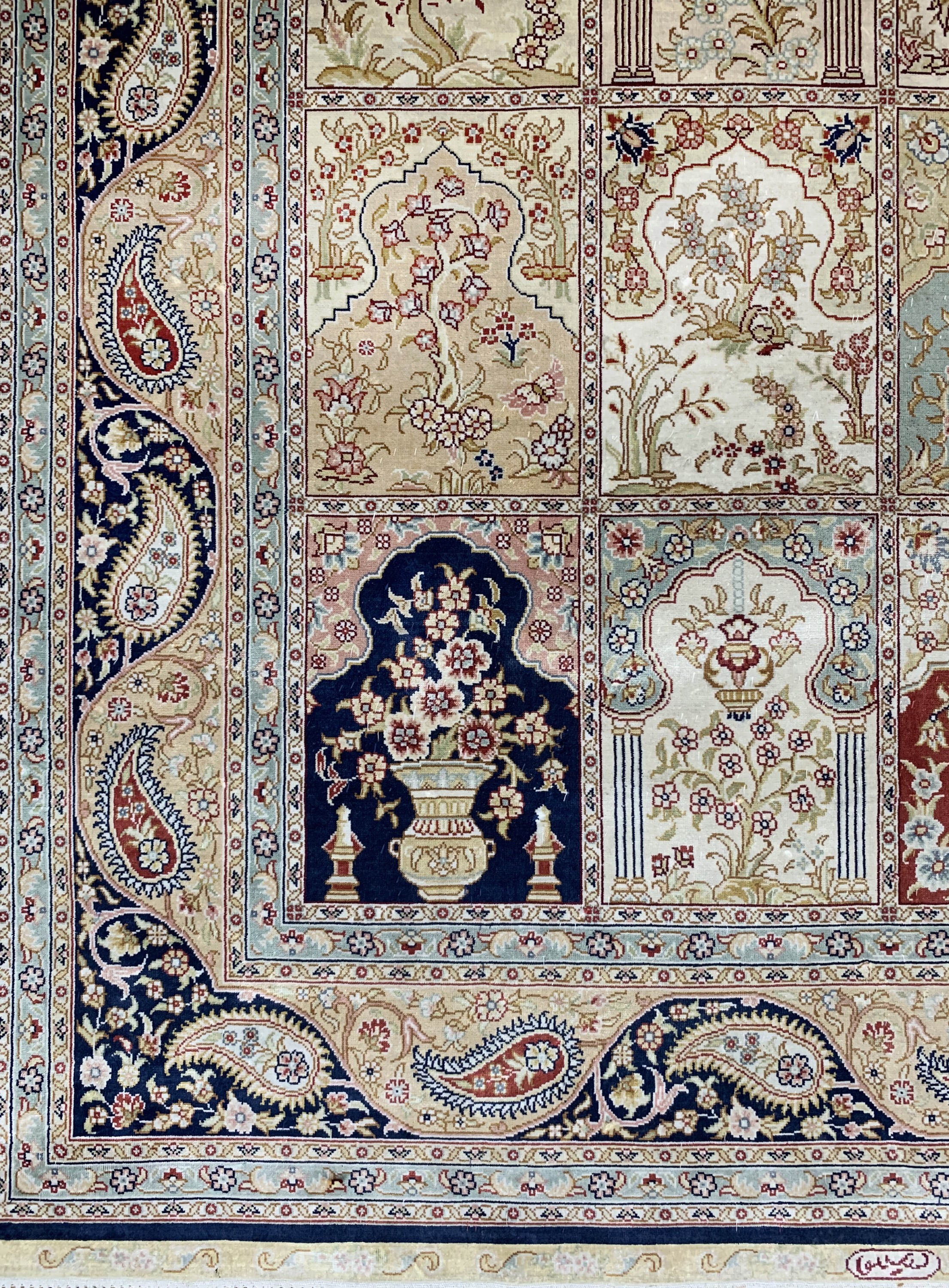 Detail b: Hereke Seide fein, China, Ende 20.Jhd, reine Naturseide, ca. 183 x 122 cm, EHZ: 2
