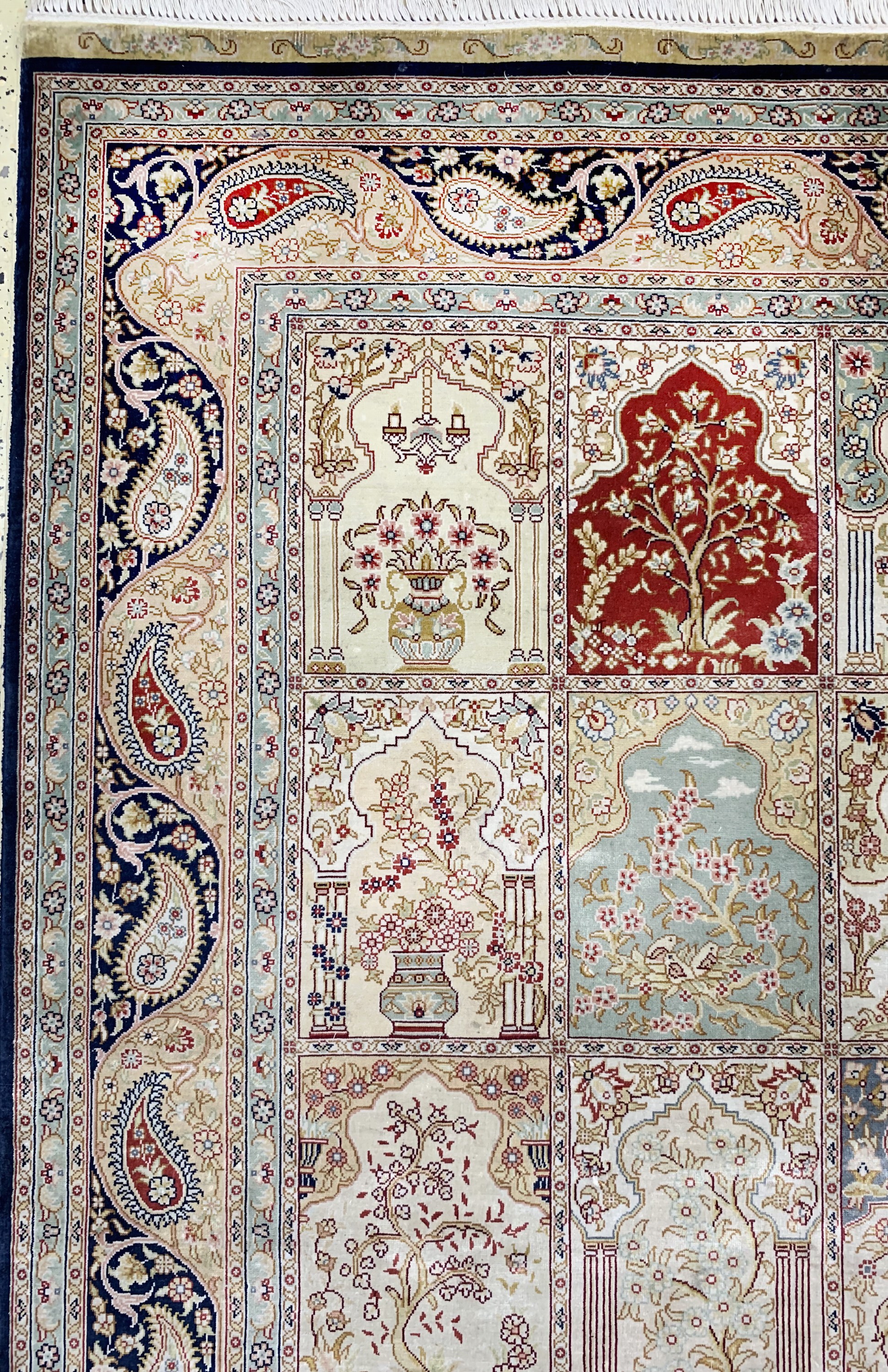 Detail c: Hereke Seide fein, China, Ende 20.Jhd, reine Naturseide, ca. 183 x 122 cm, EHZ: 2