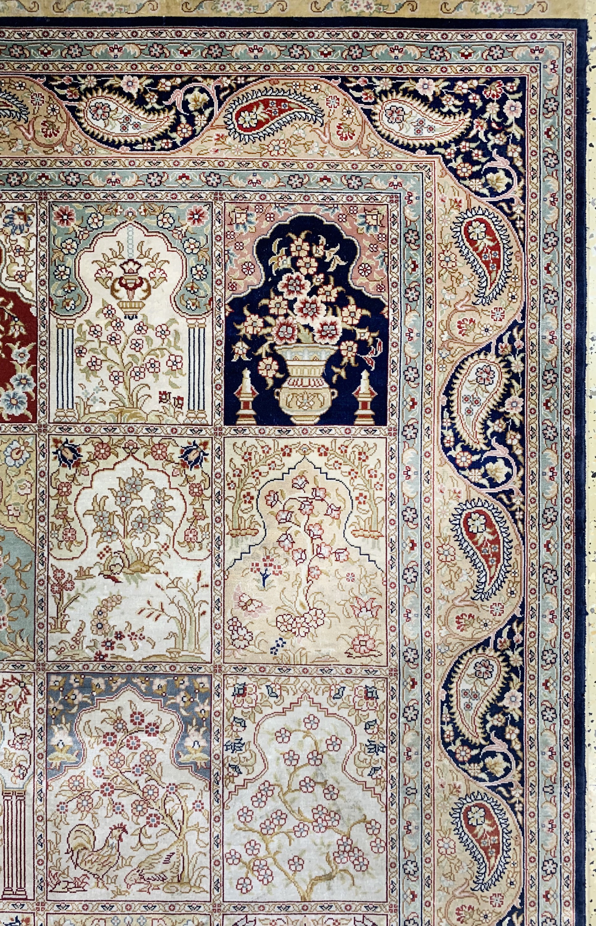 Detail d: Hereke Seide fein, China, Ende 20.Jhd, reine Naturseide, ca. 183 x 122 cm, EHZ: 2