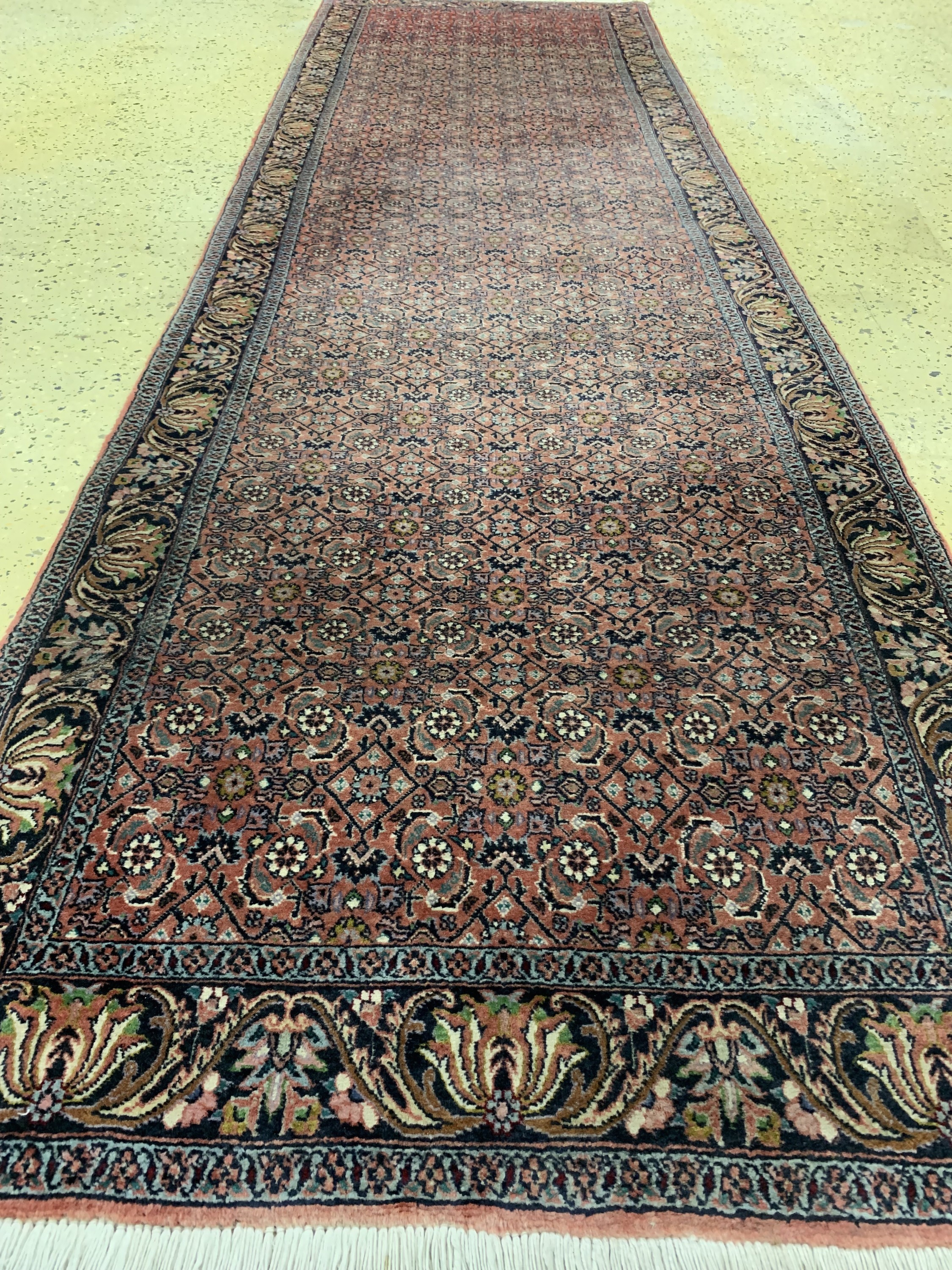 Detail c: Bidjar Kork, Persien, Ende 20.Jhd, Korkwolle auf Baumwolle, ca. 295 x 87 cm, EHZ:2(verblaßt).