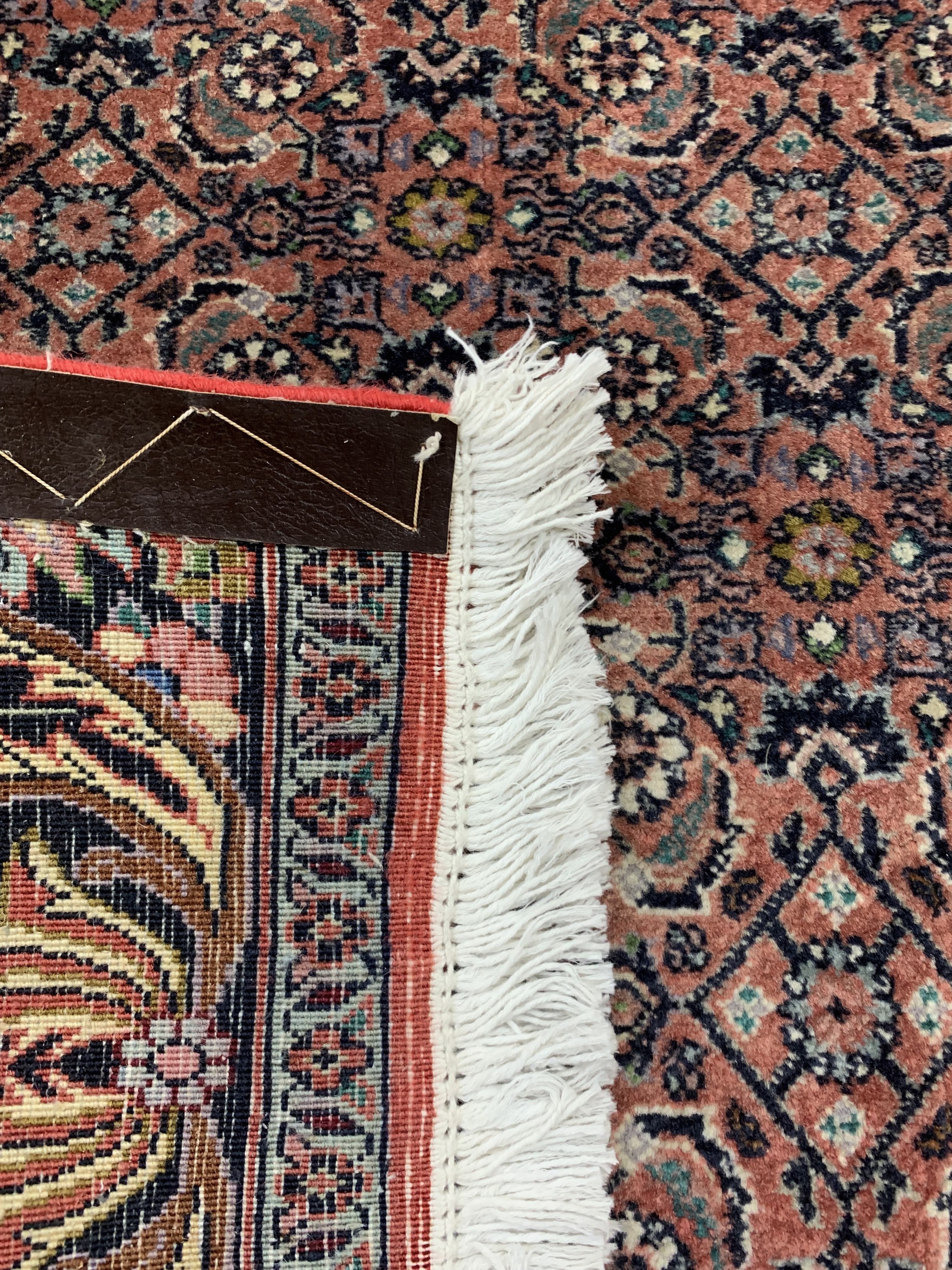 Detail d: Bidjar Kork, Persien, Ende 20.Jhd, Korkwolle auf Baumwolle, ca. 295 x 87 cm, EHZ:2(verblaßt).